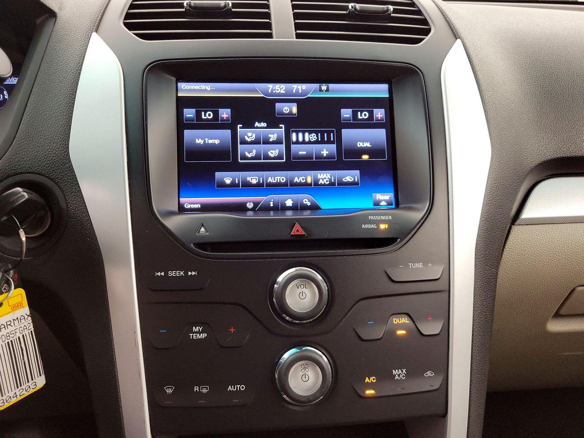 Thumbnail: 2015 Ford Explorer - 17