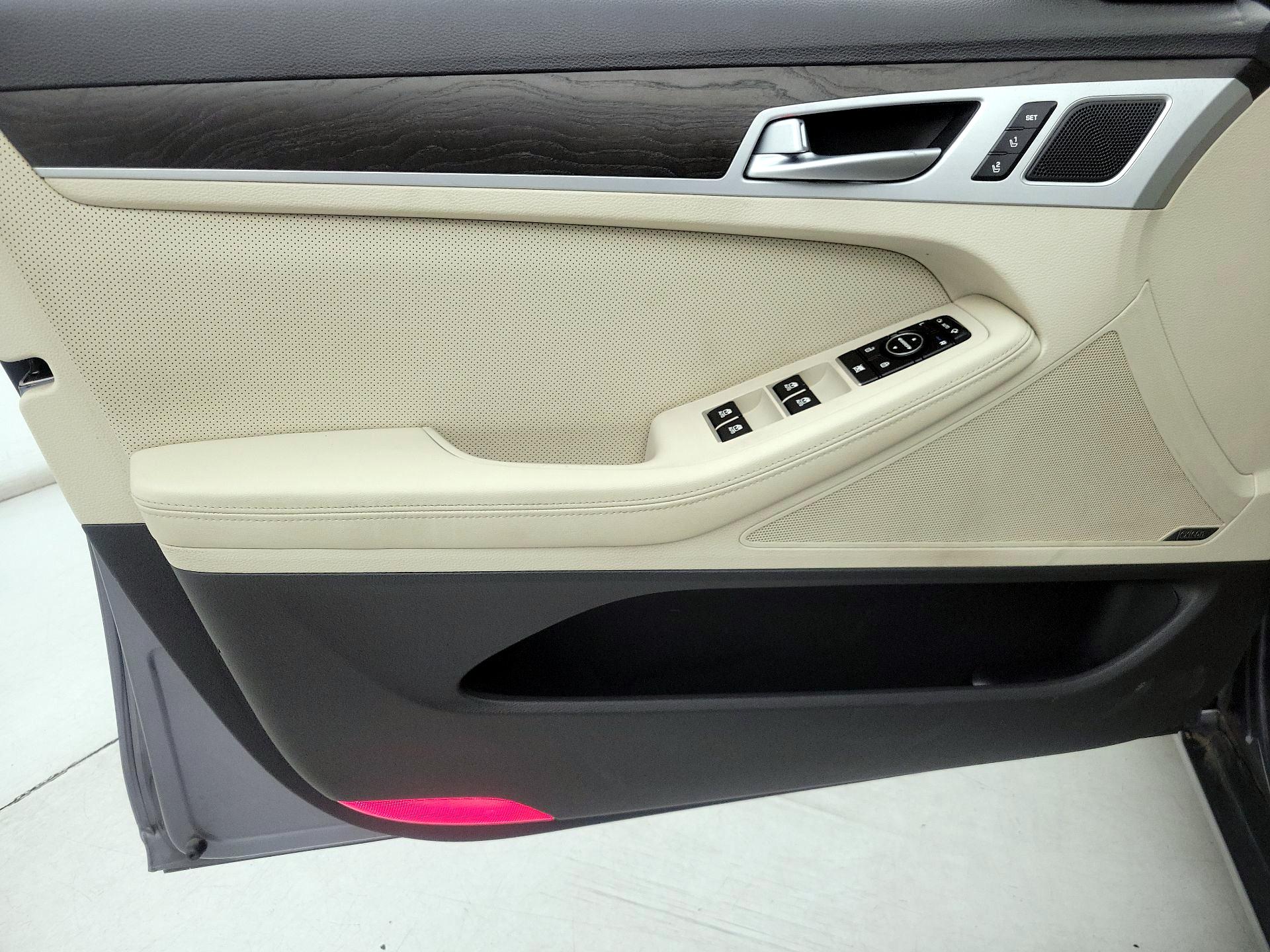 Thumbnail: 2015 Hyundai Genesis - 12