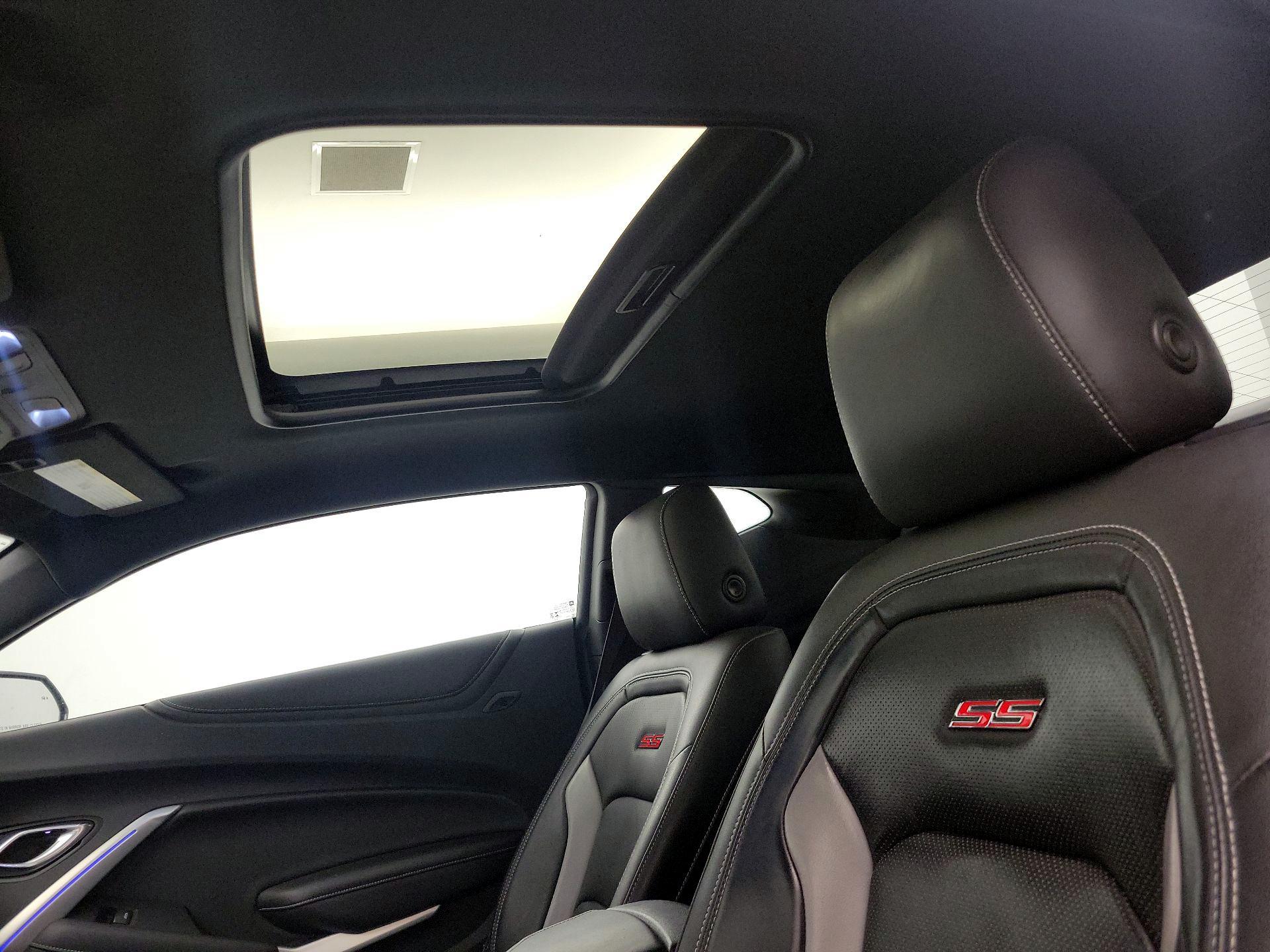 Thumbnail: 2019 Chevrolet Camaro - 18