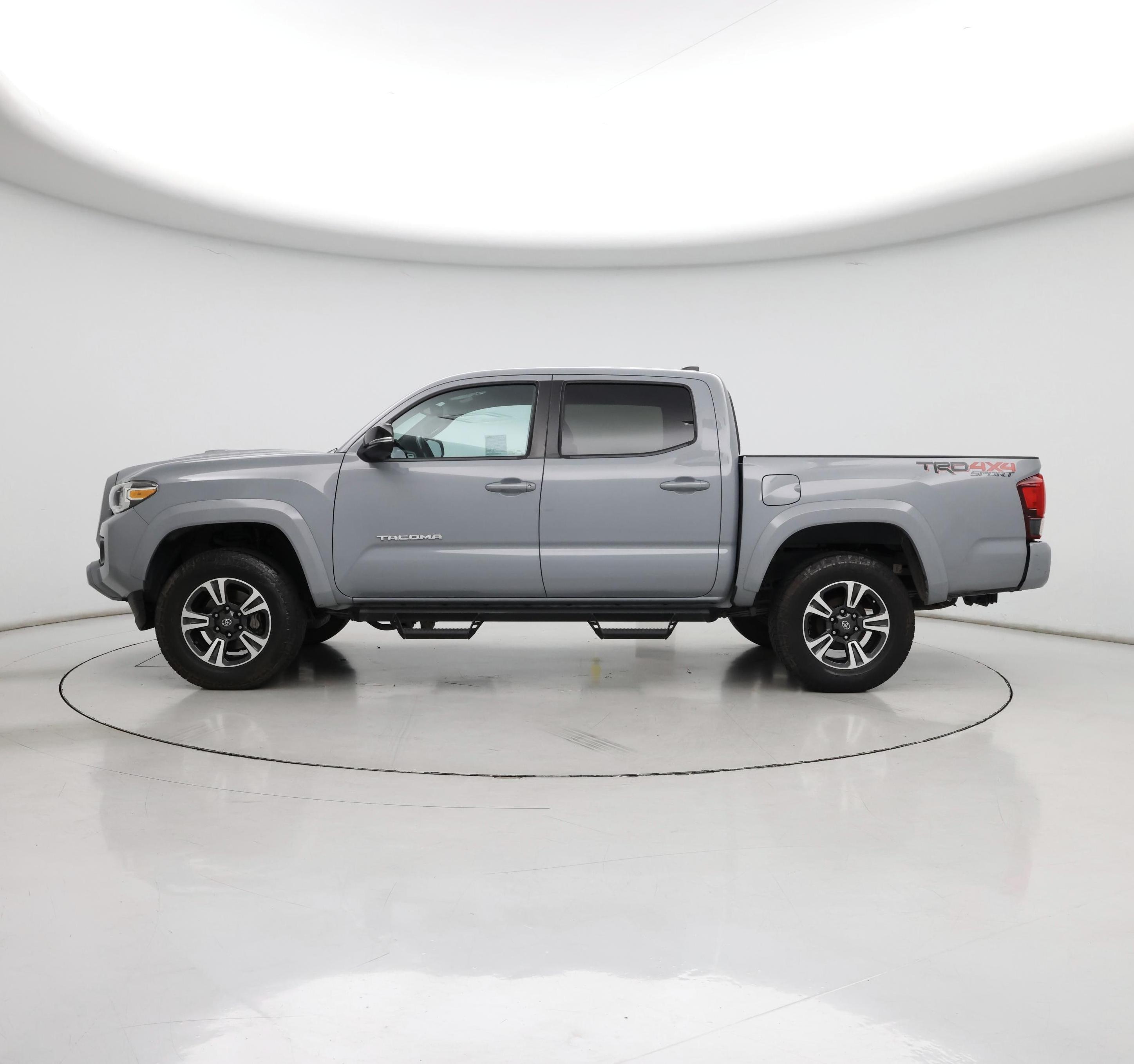 Thumbnail: 2019 Toyota Tacoma - 3