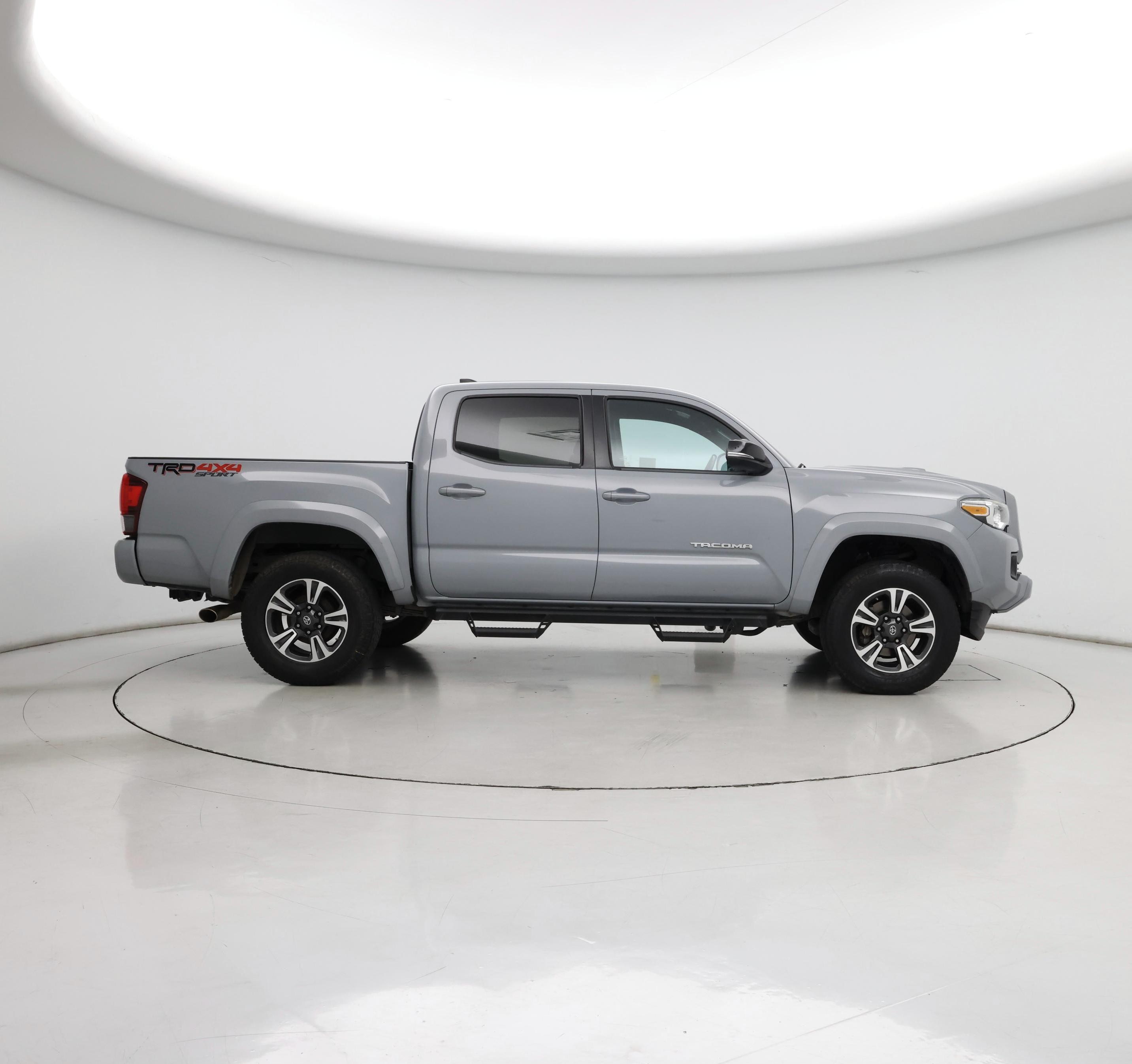 Thumbnail: 2019 Toyota Tacoma - 7