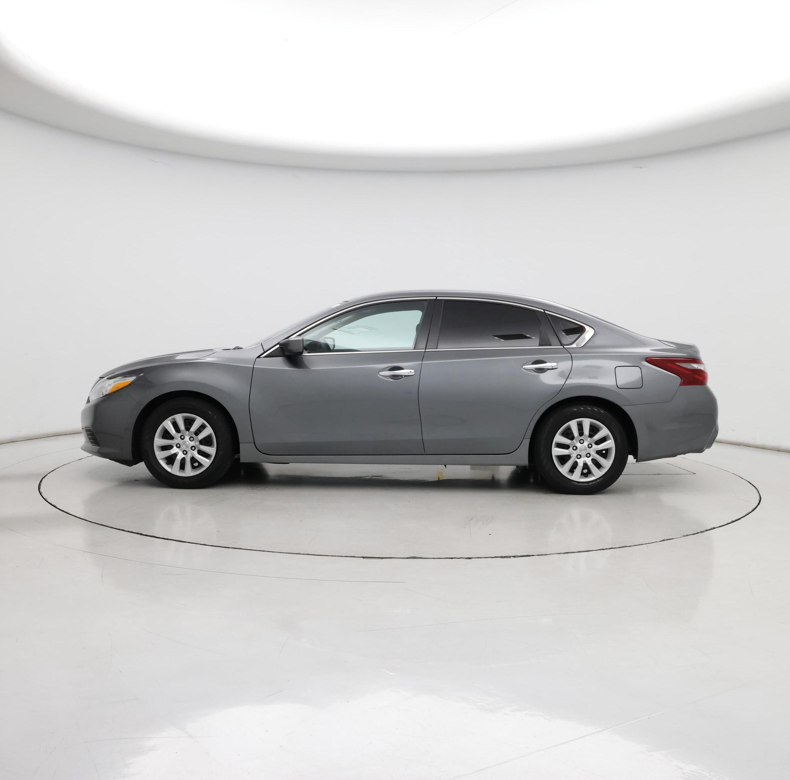 Thumbnail: 2018 Nissan Altima - 3
