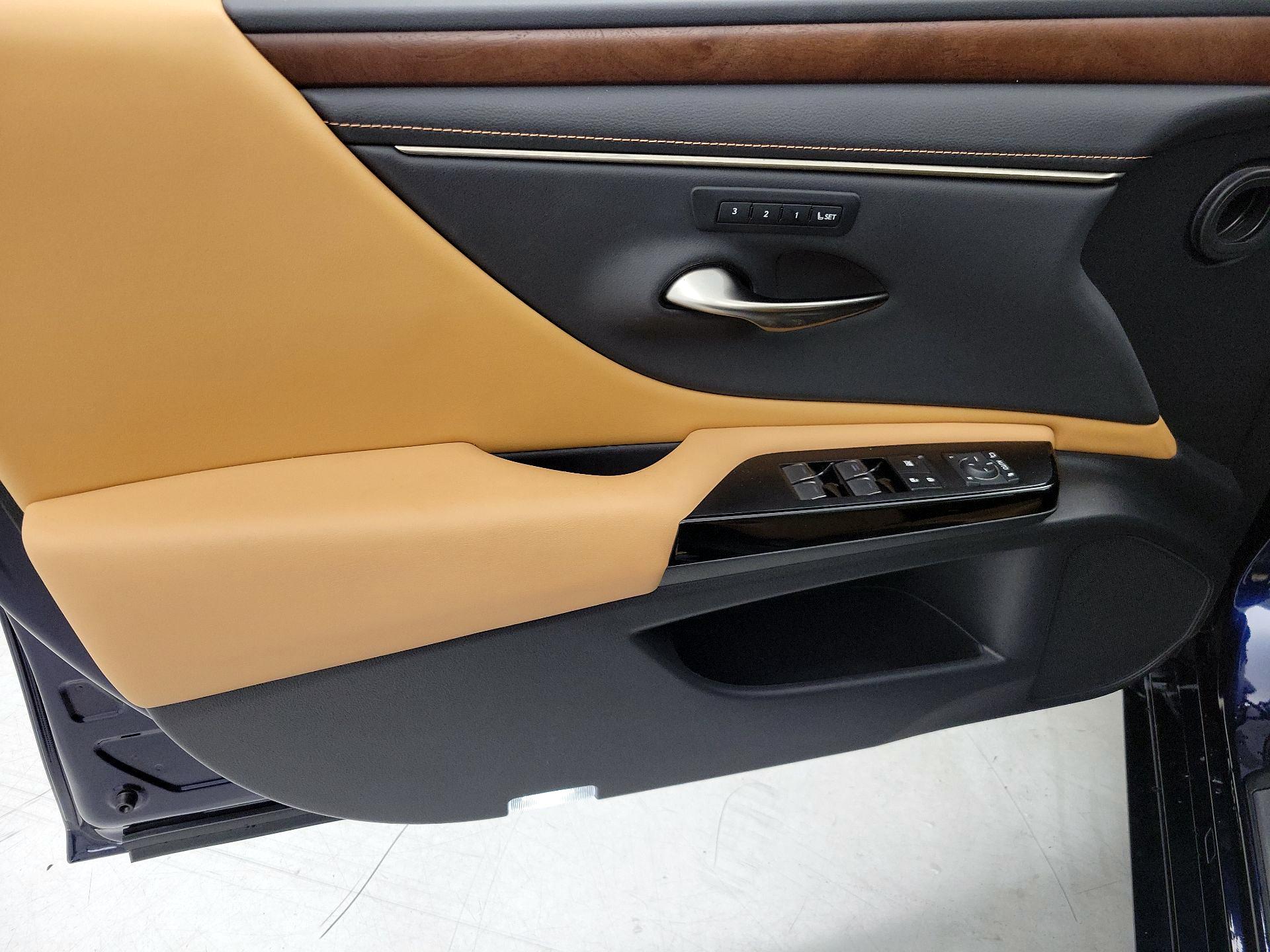 Thumbnail: 2022 Lexus ES - 12