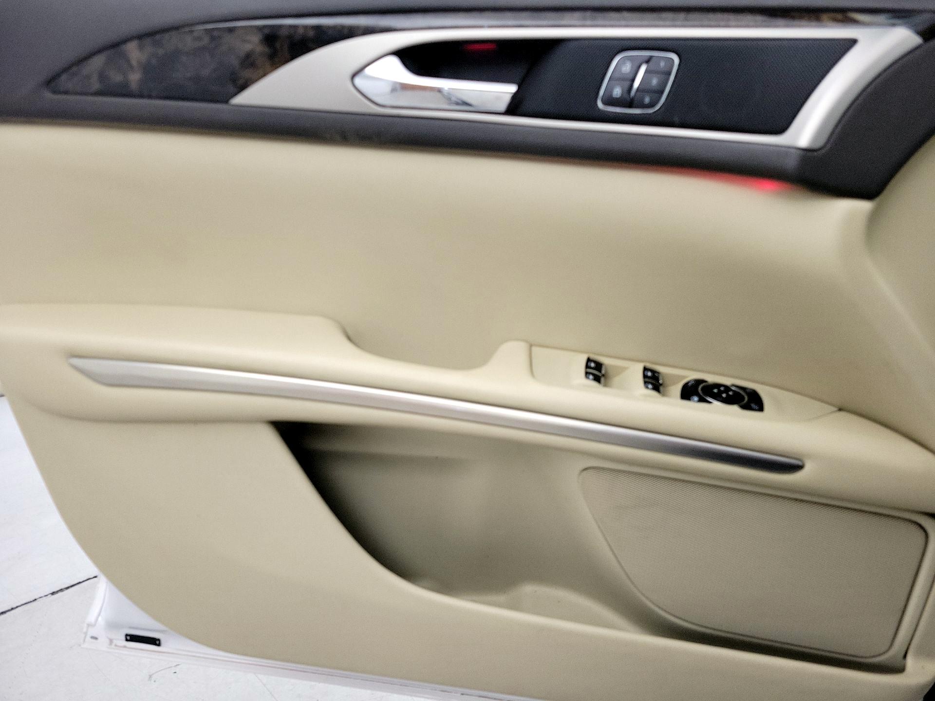 Thumbnail: 2015 Lincoln MKZ - 12