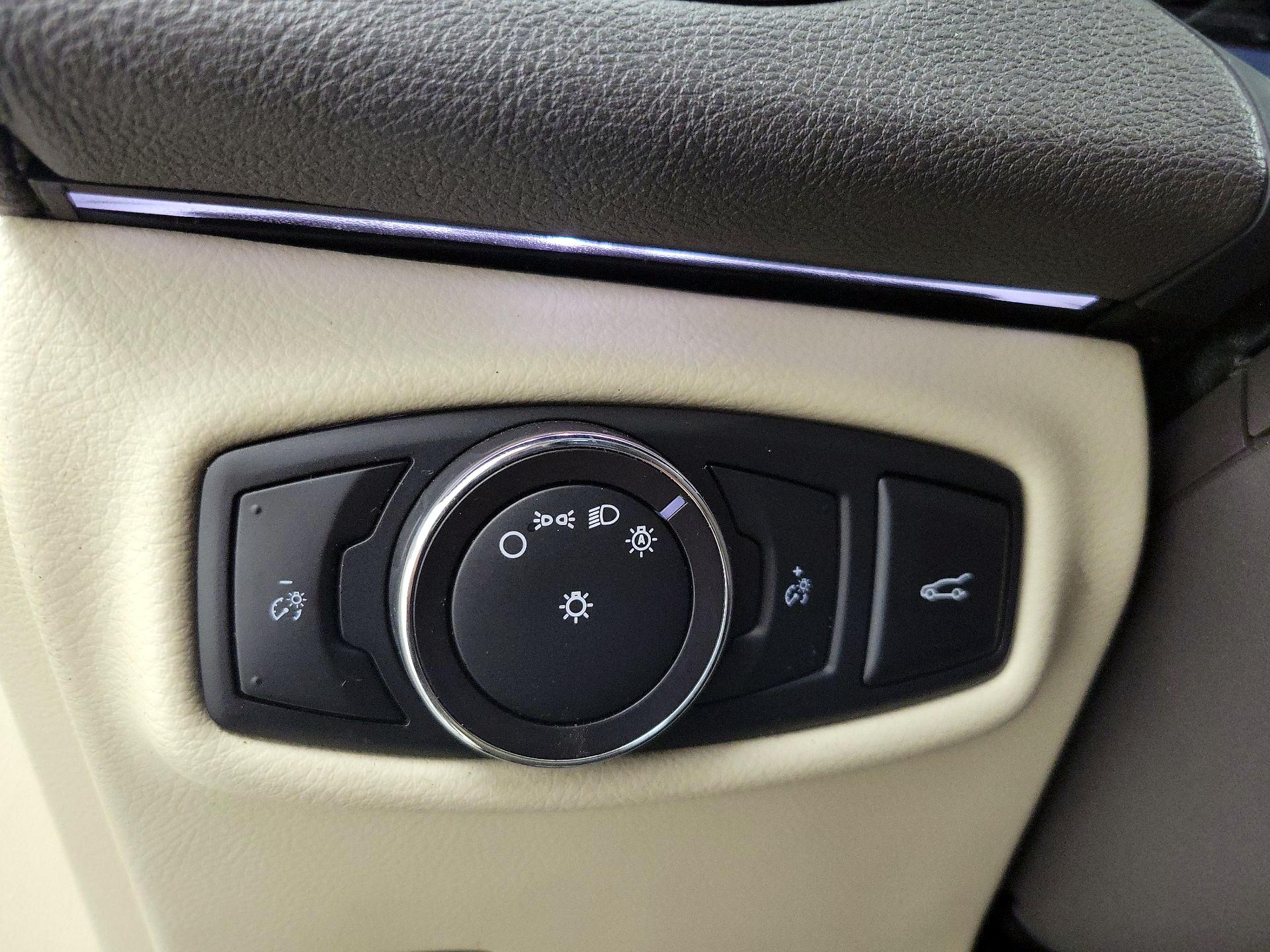 Thumbnail: 2015 Lincoln MKZ - 13