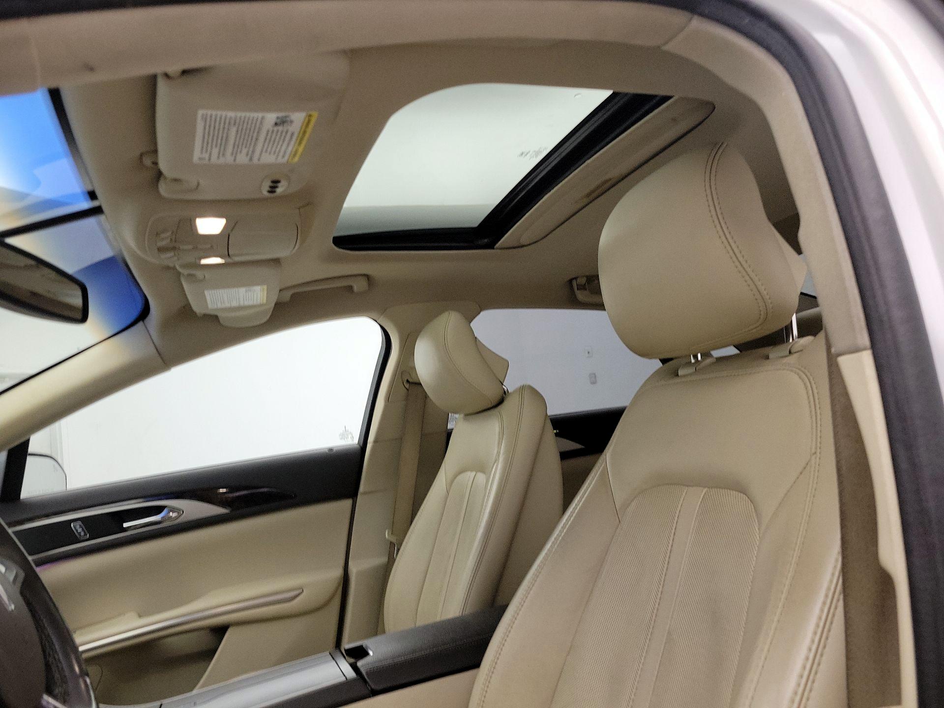 Thumbnail: 2015 Lincoln MKZ - 19