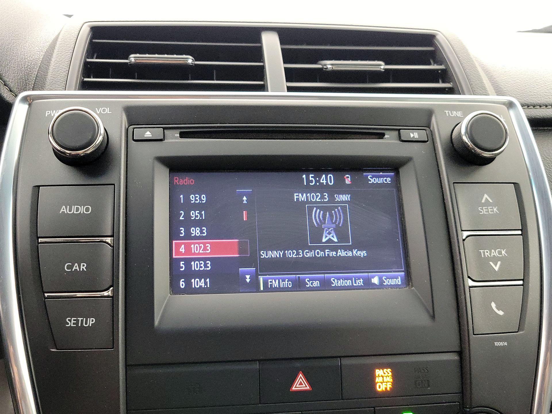 Thumbnail: 2016 Toyota Camry - 15