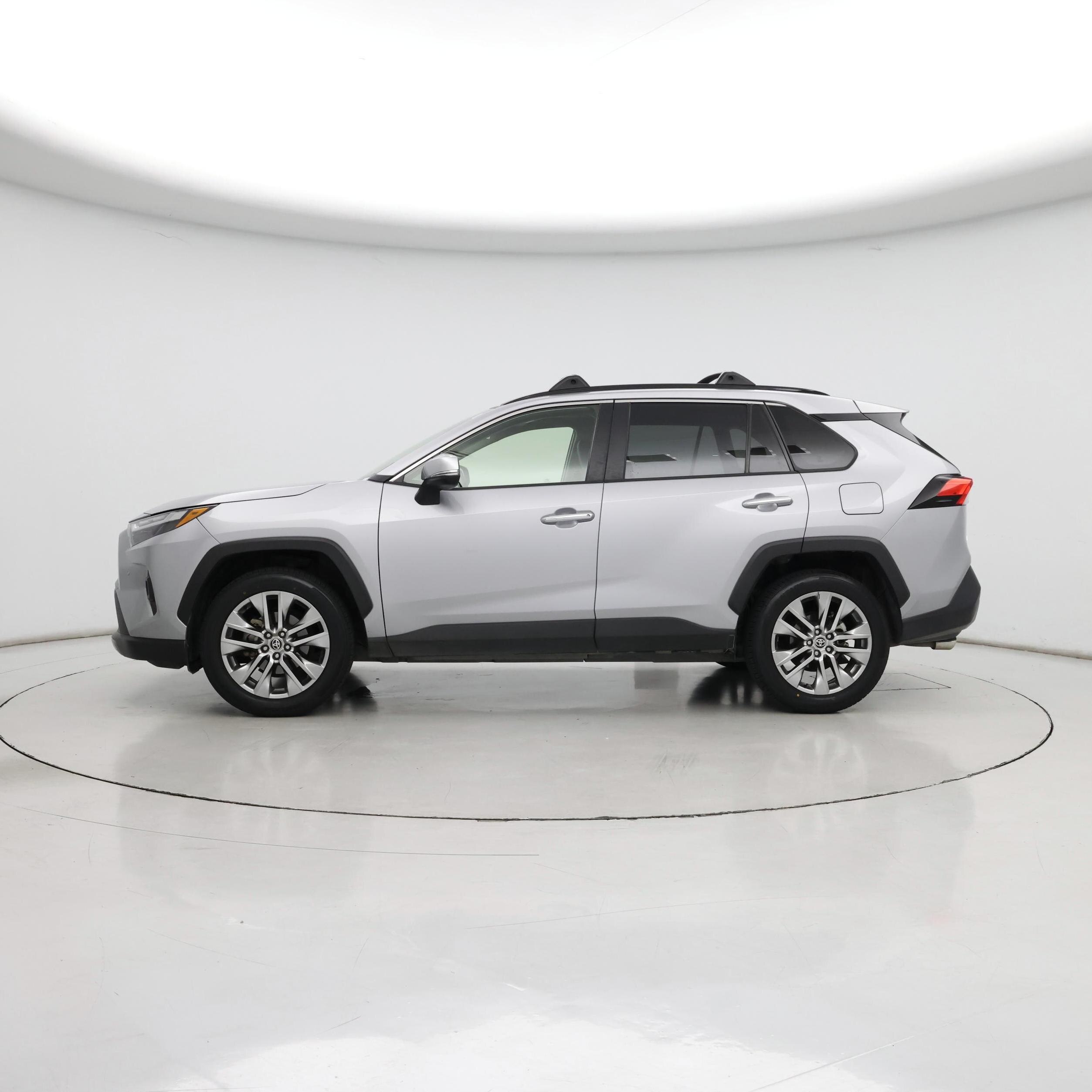 Thumbnail: 2022 Toyota RAV4 - 3