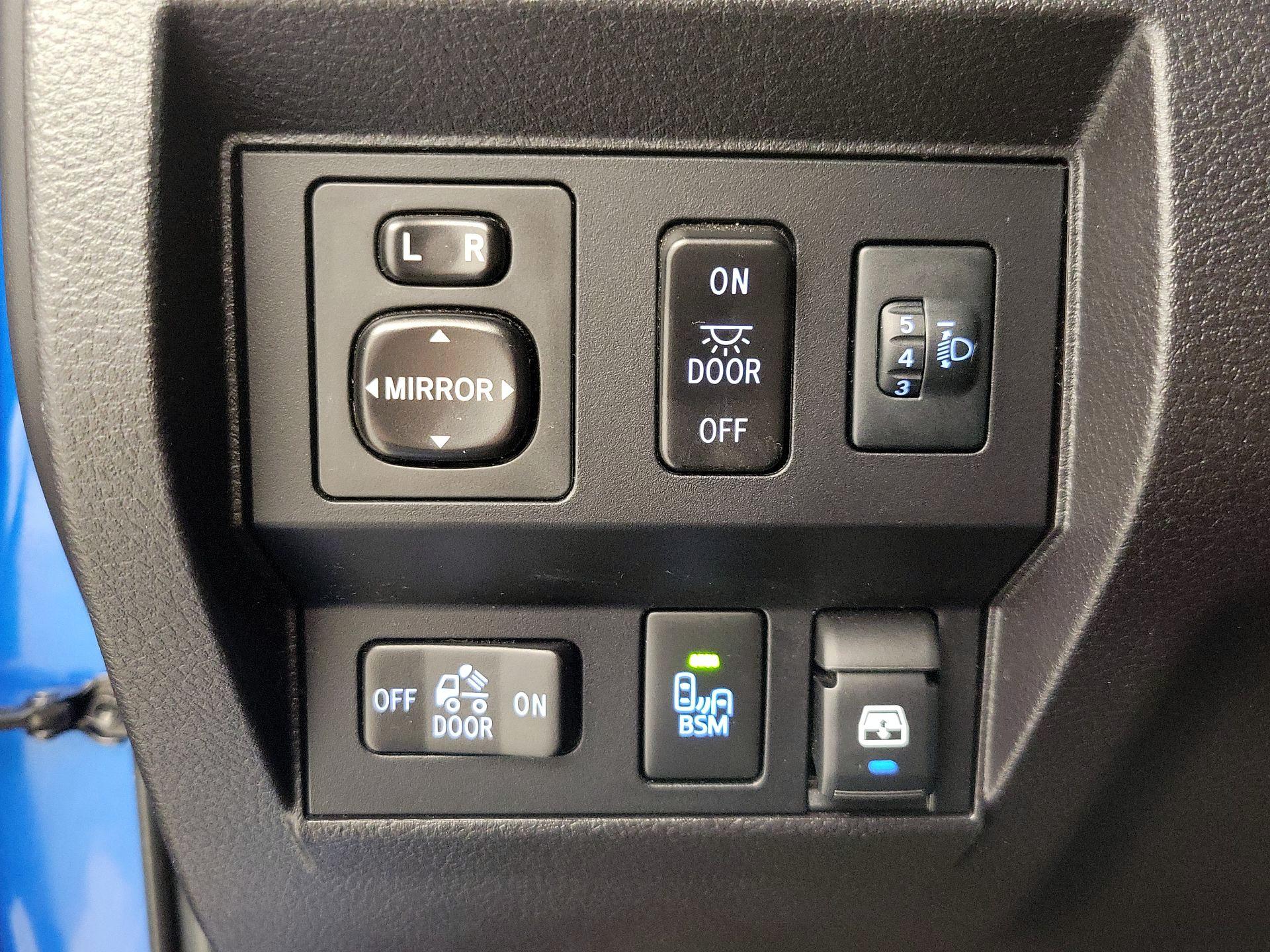 Thumbnail: 2016 Toyota Tundra - 13