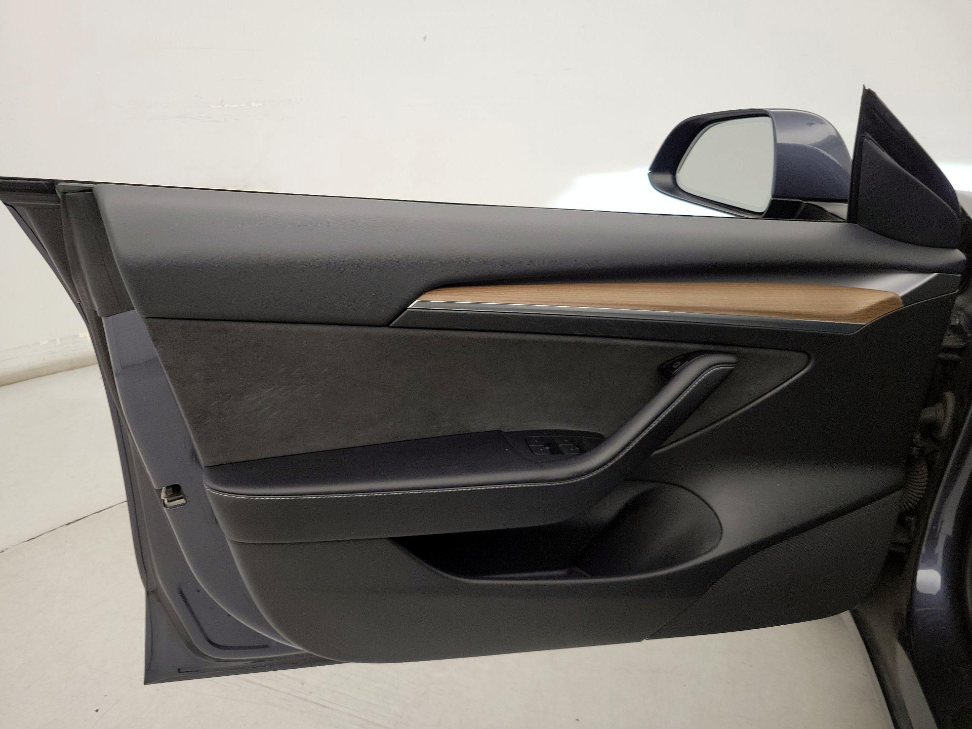 Thumbnail: 2022 Tesla Model 3 - 12