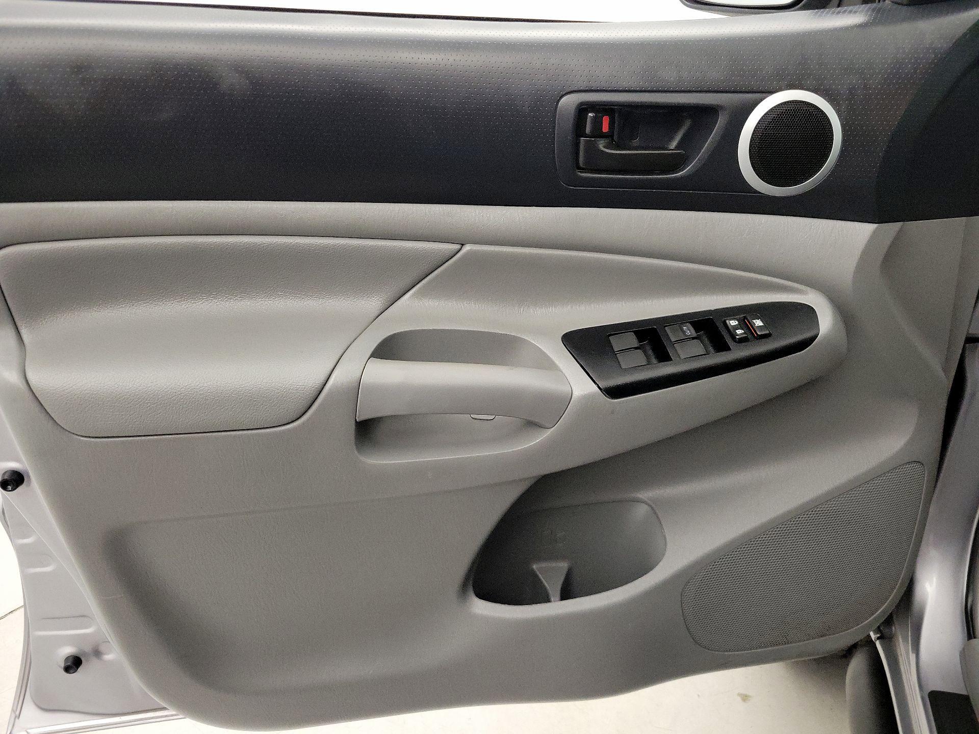 Thumbnail: 2014 Toyota Tacoma - 12