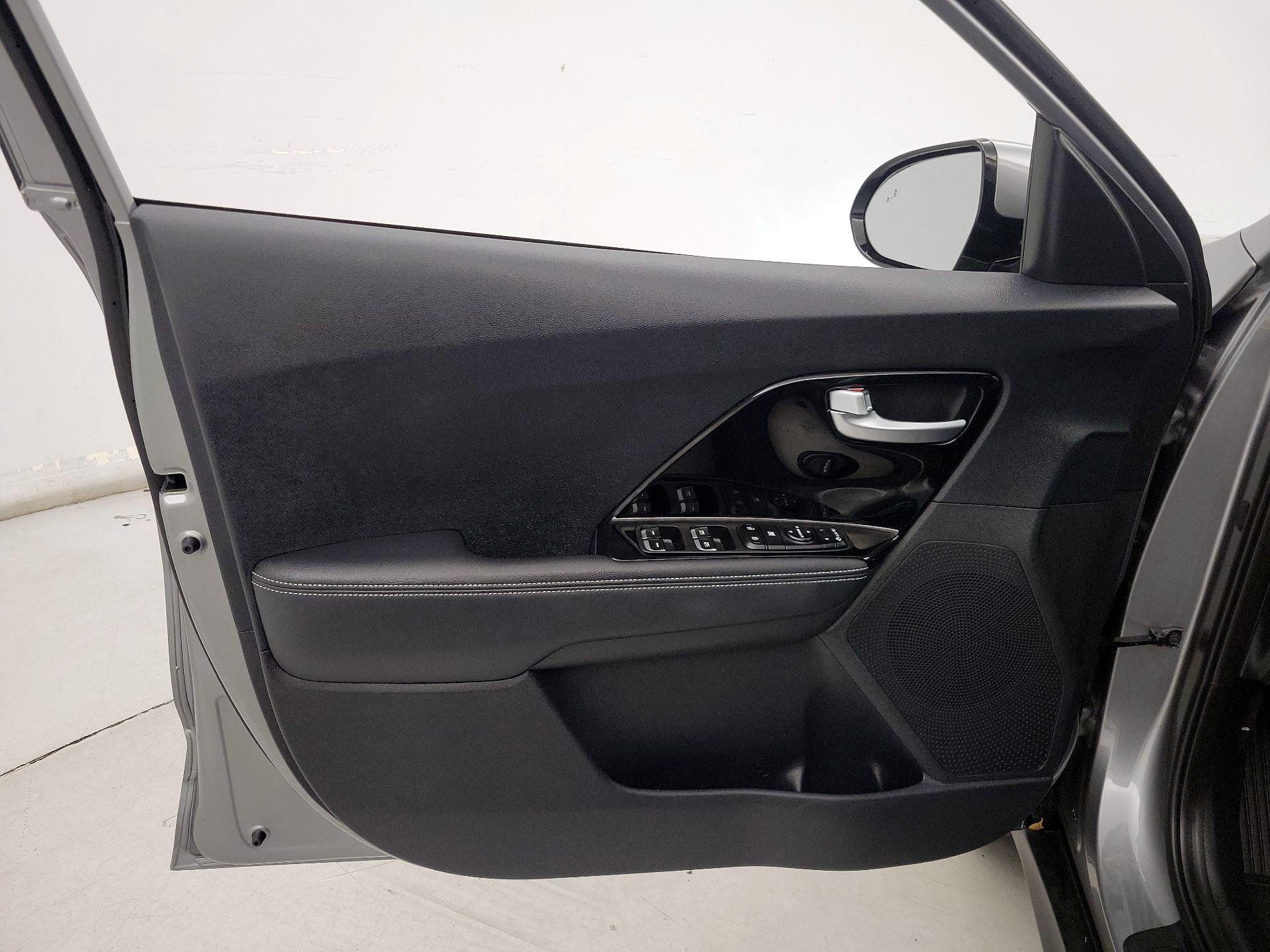 Thumbnail: 2022 Kia Niro - 12