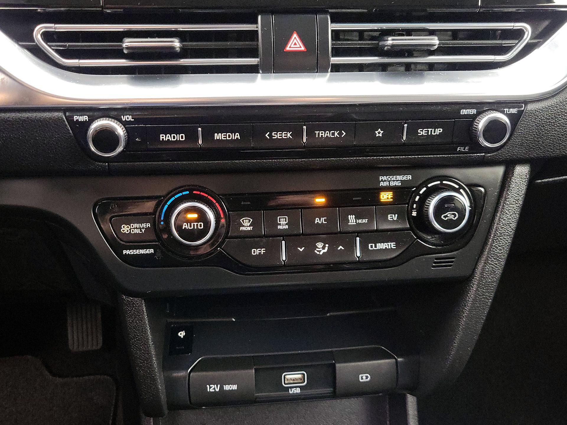 Thumbnail: 2022 Kia Niro - 16