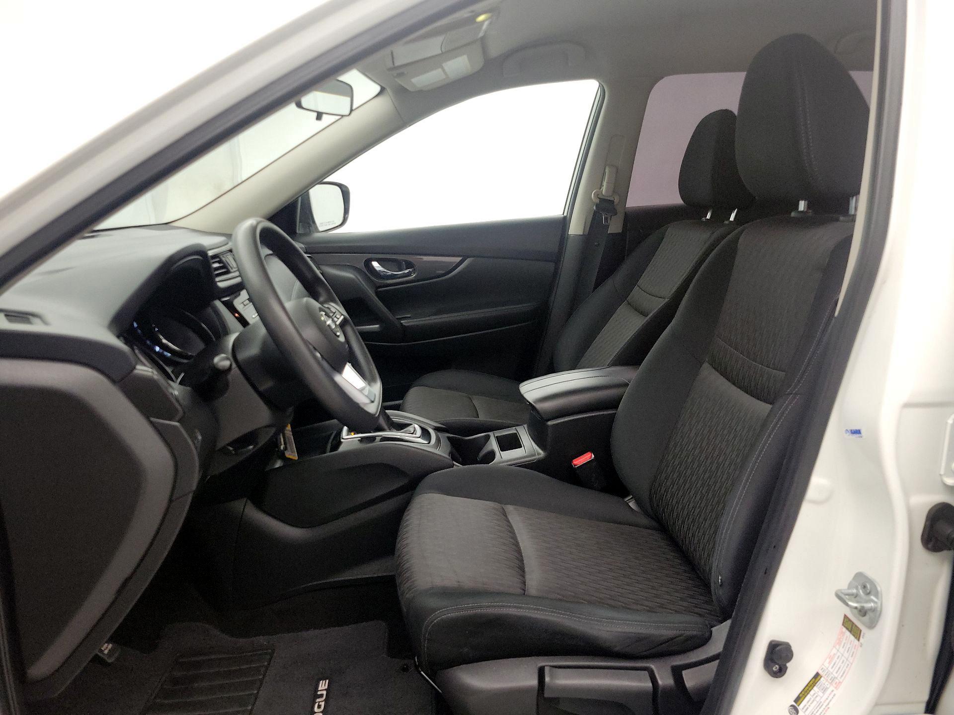 Thumbnail: 2017 Nissan Rogue - 11