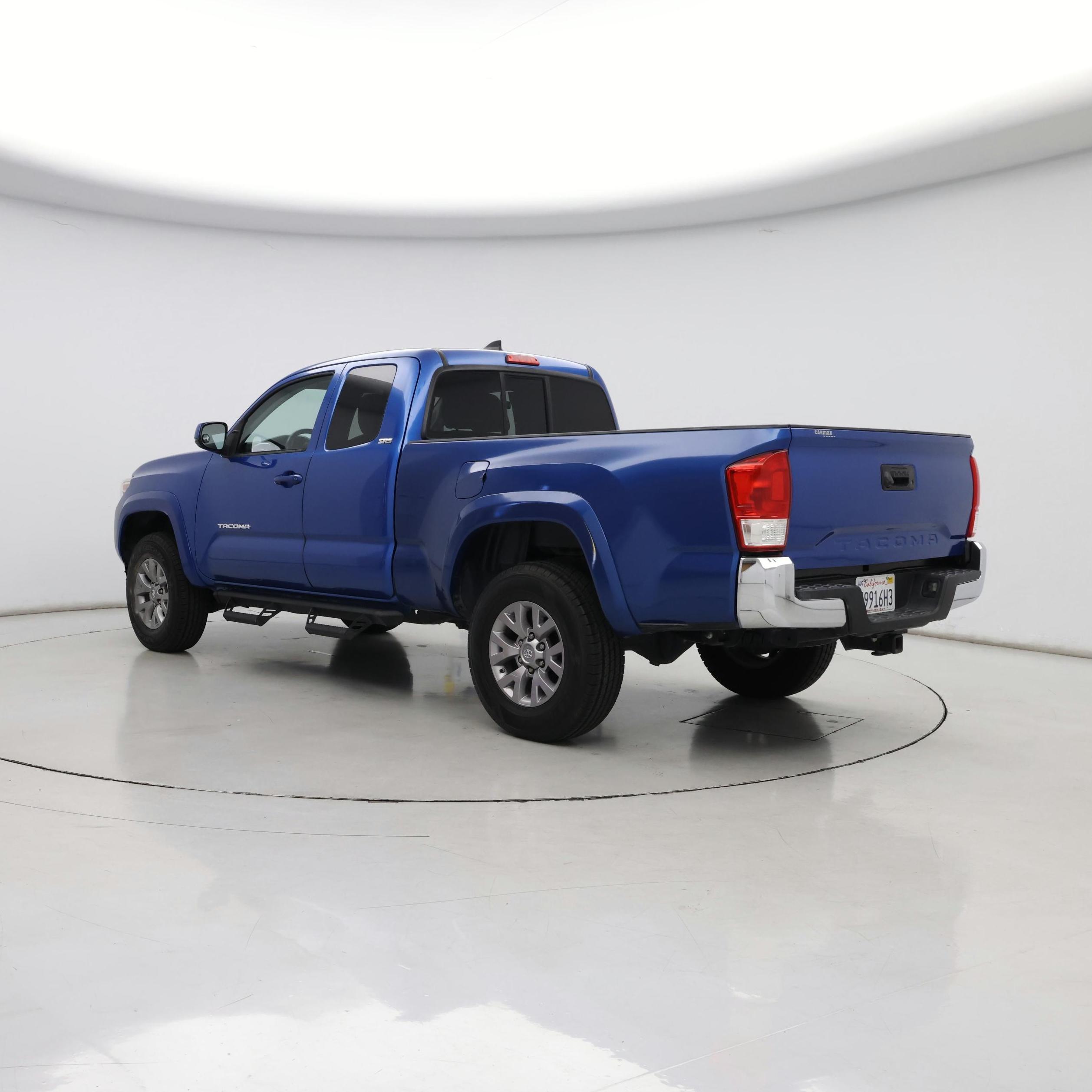 Thumbnail: 2016 Toyota Tacoma - 4