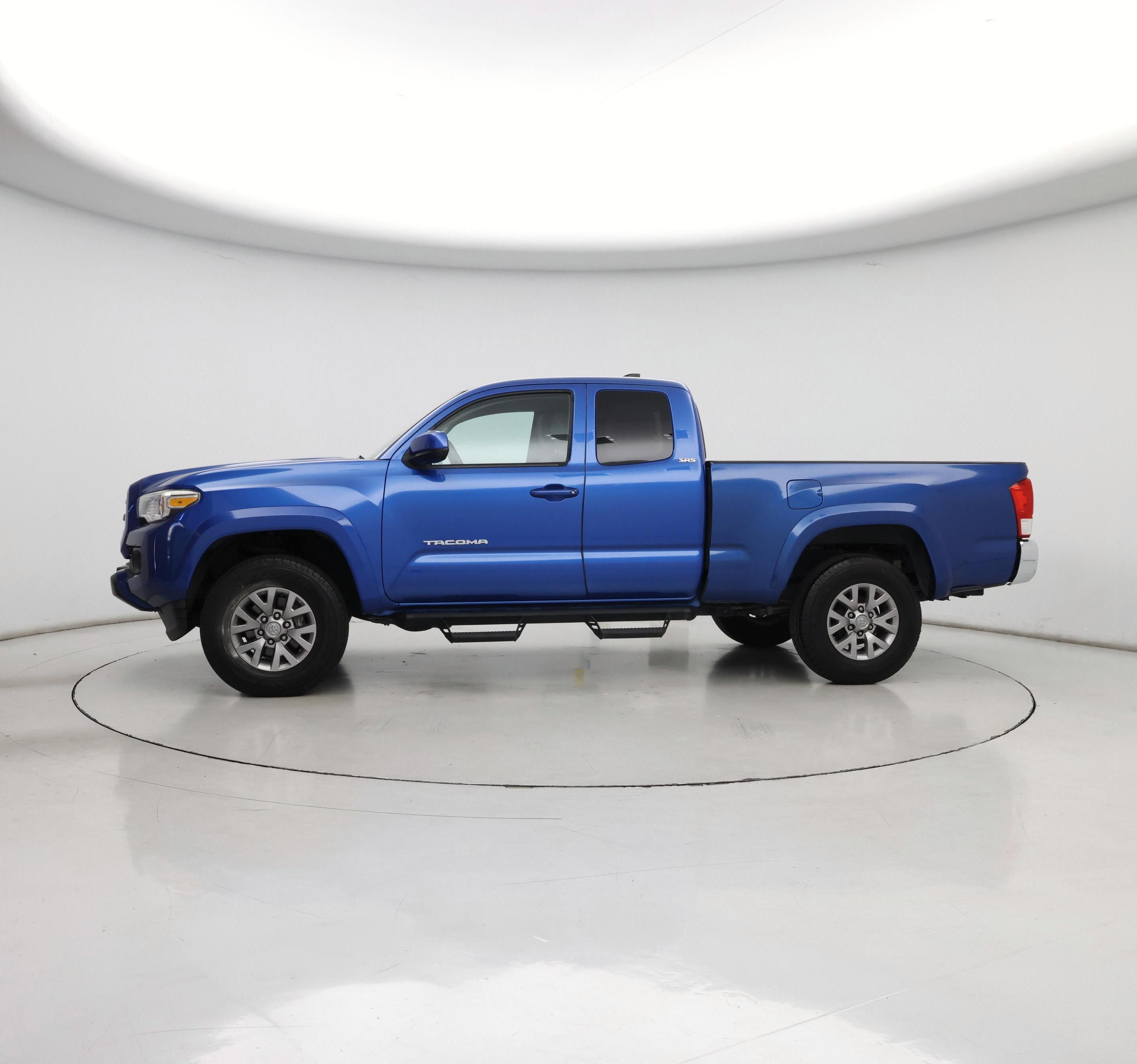 Thumbnail: 2016 Toyota Tacoma - 8