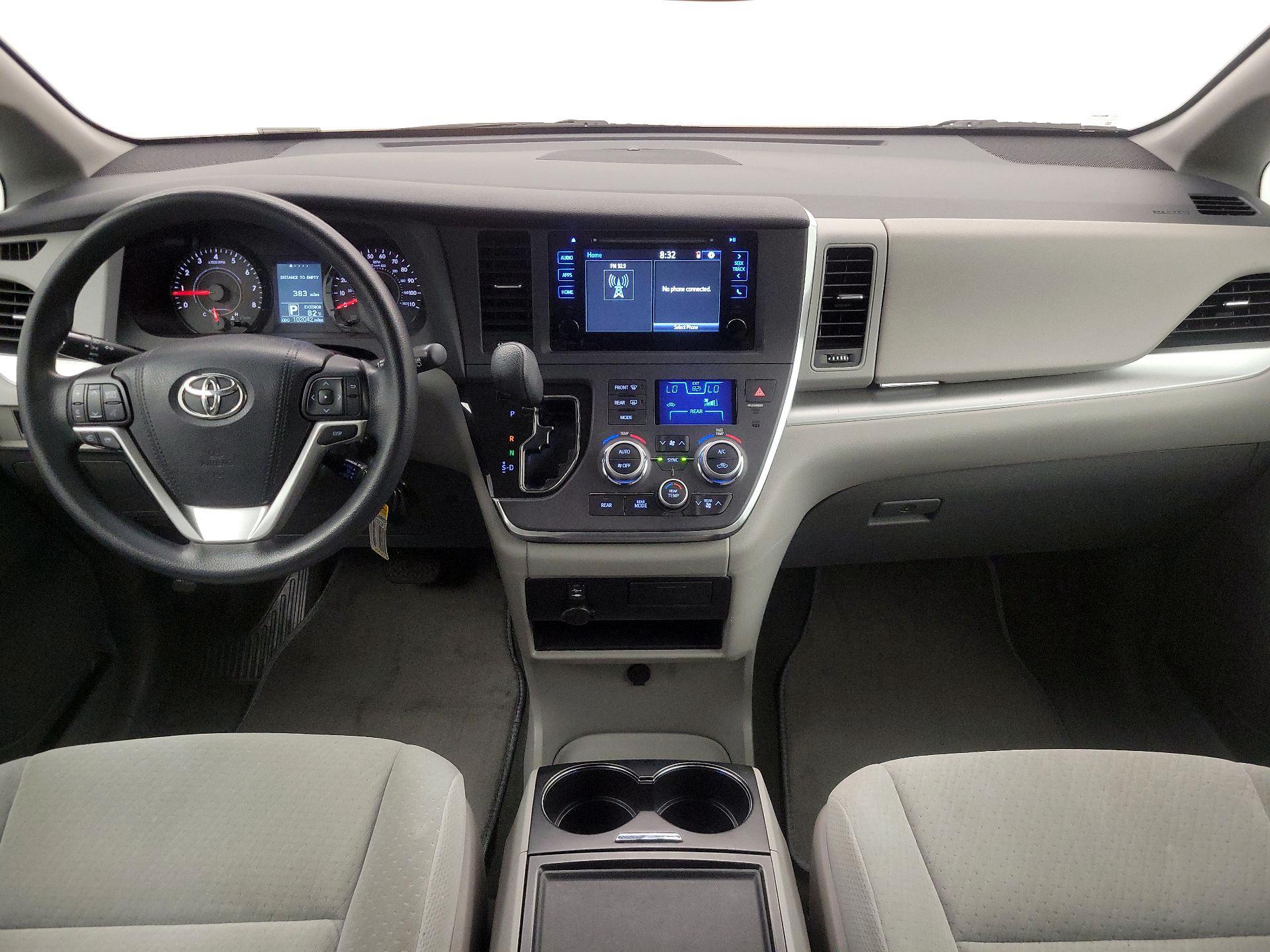 Thumbnail: 2015 Toyota Sienna - 9