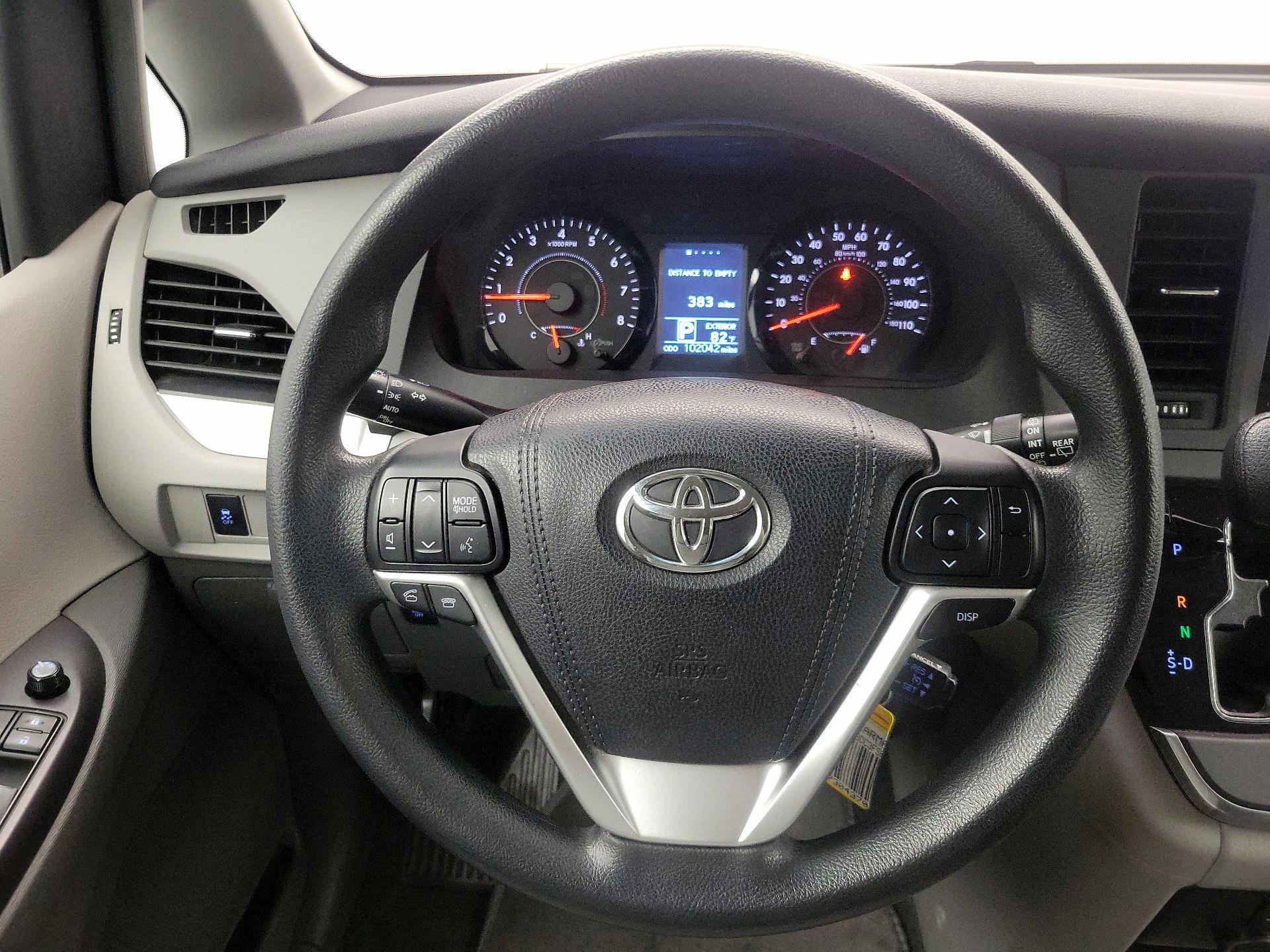 Thumbnail: 2015 Toyota Sienna - 10