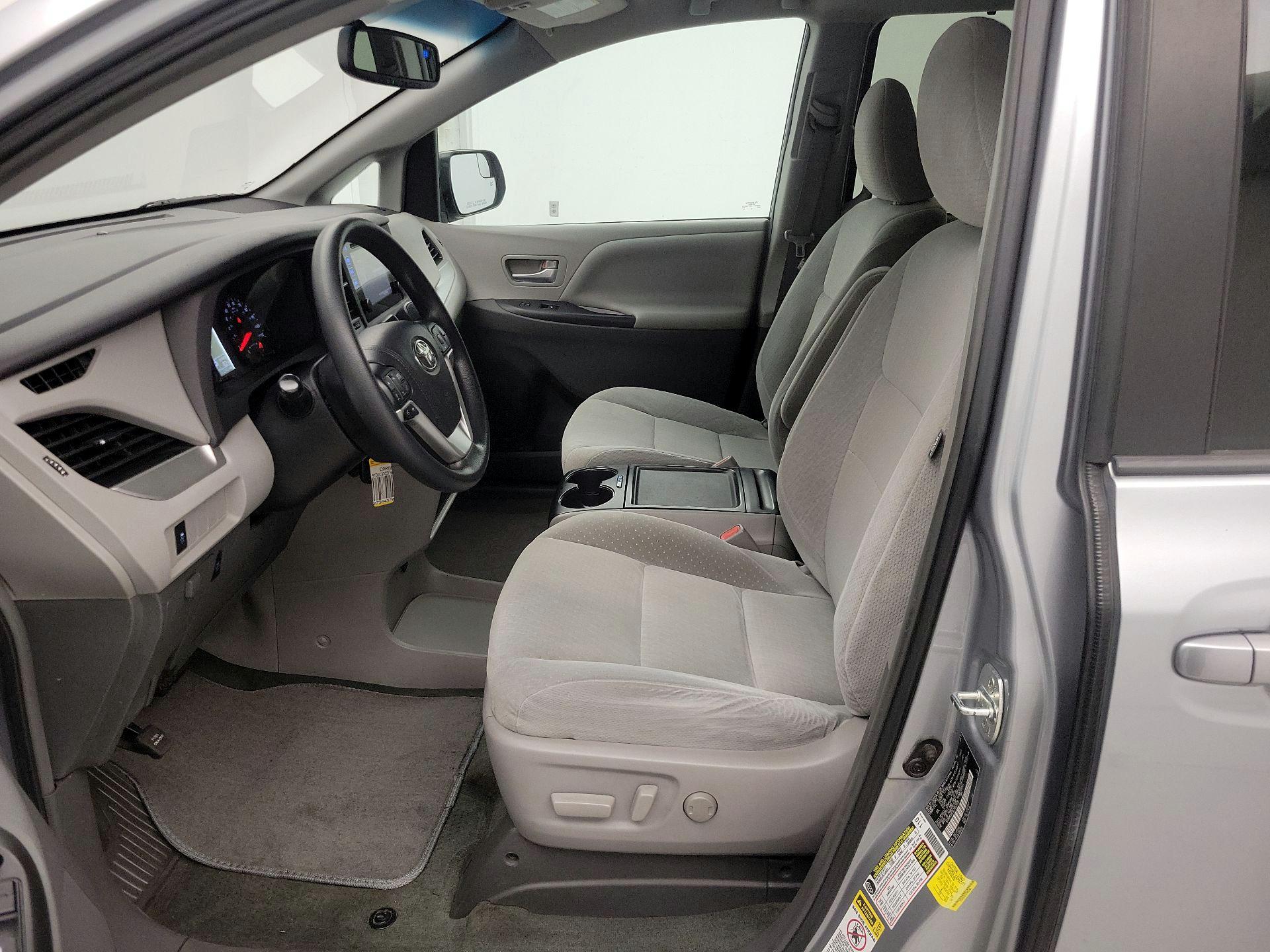 Thumbnail: 2015 Toyota Sienna - 11