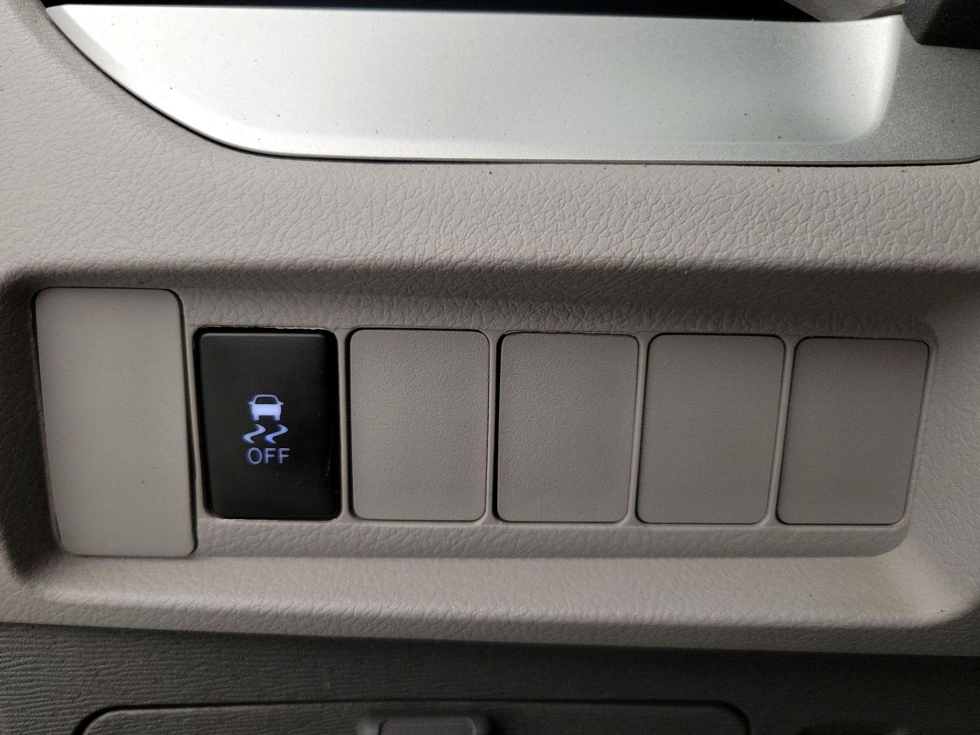 Thumbnail: 2015 Toyota Sienna - 13