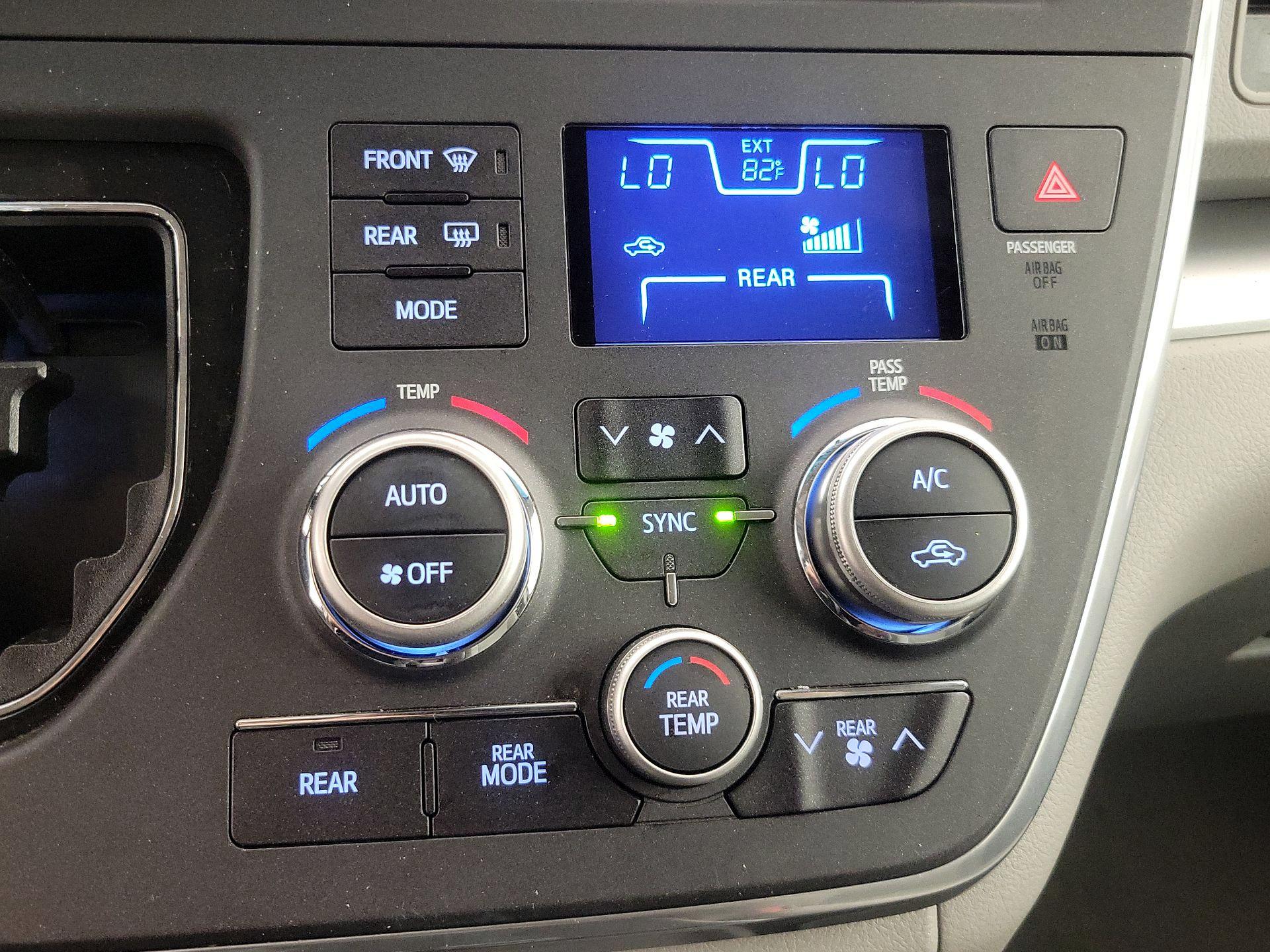 Thumbnail: 2015 Toyota Sienna - 16