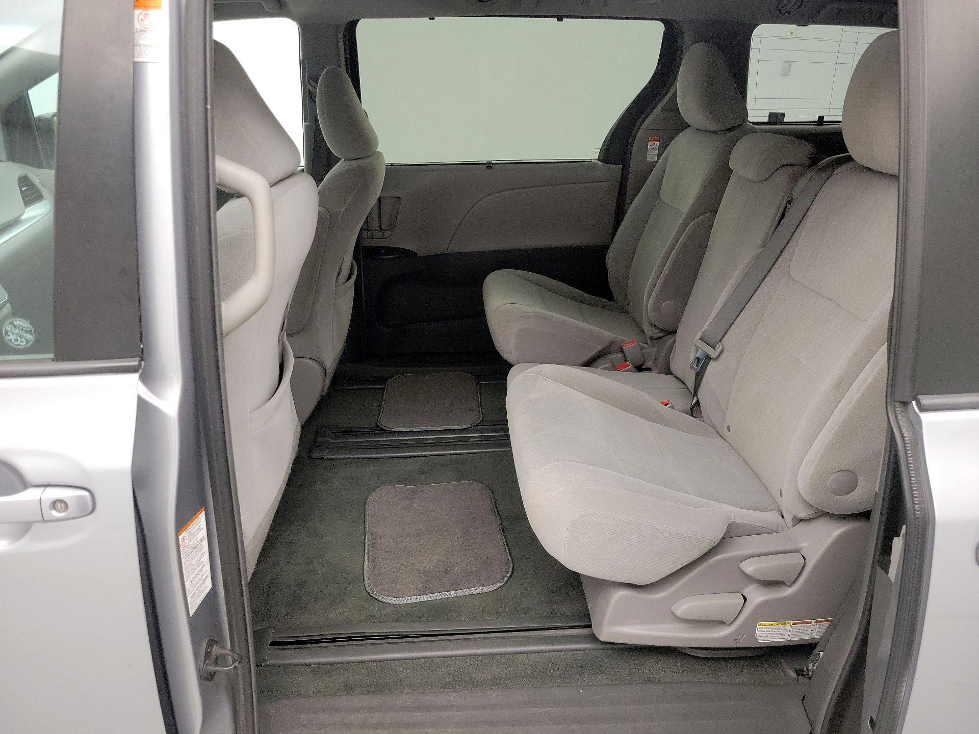 Thumbnail: 2015 Toyota Sienna - 19