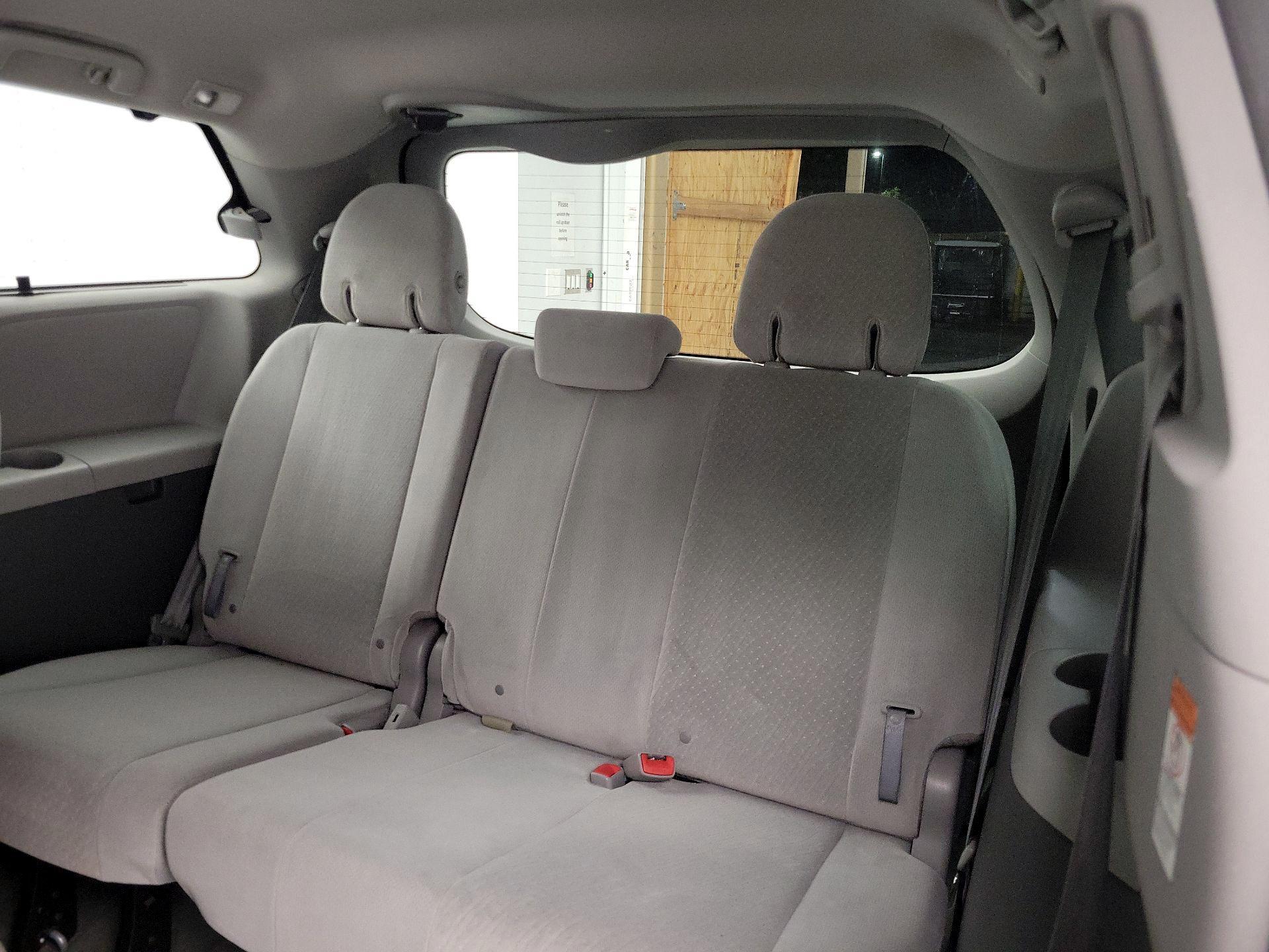 Thumbnail: 2015 Toyota Sienna - 20