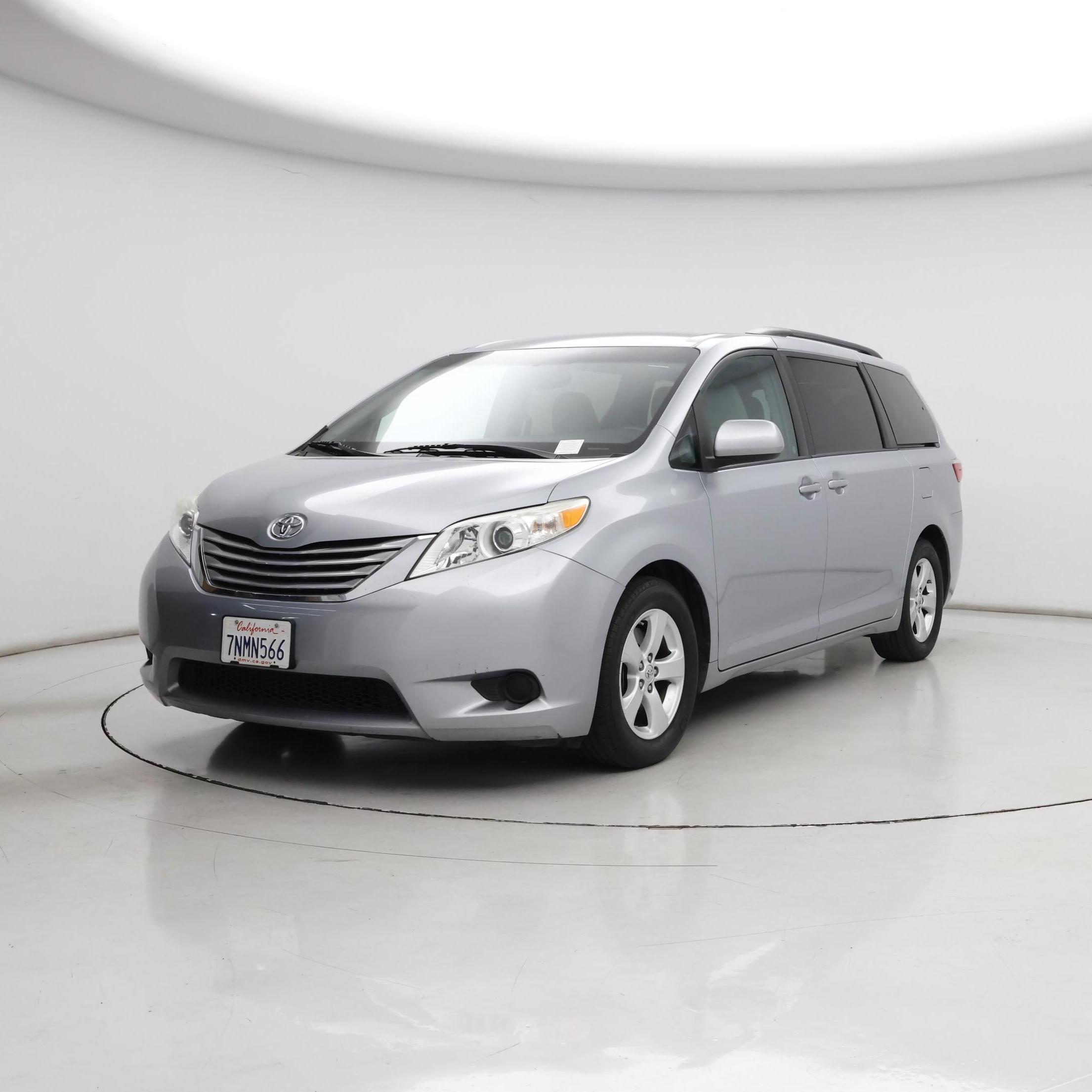 Thumbnail: 2015 Toyota Sienna - 4