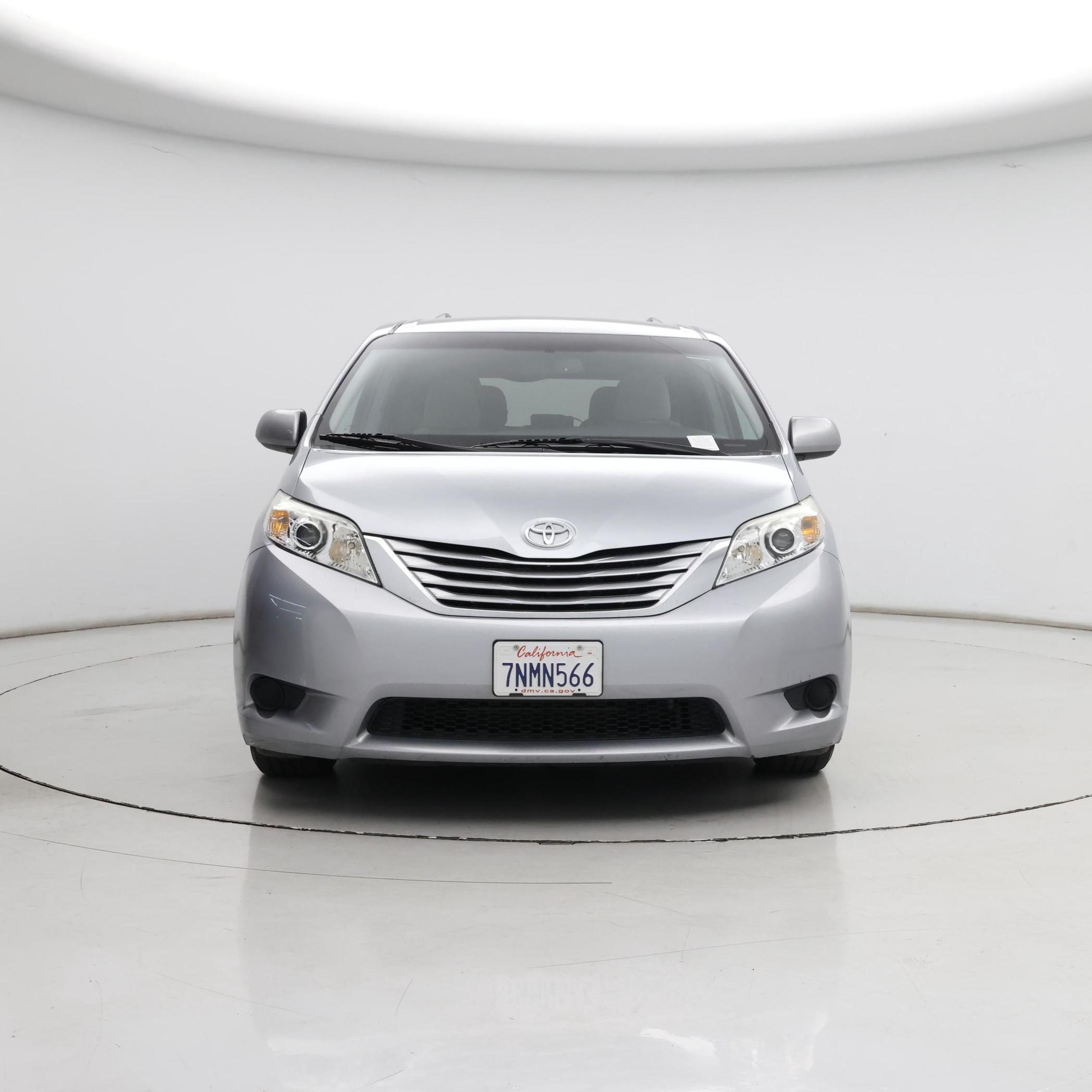 Thumbnail: 2015 Toyota Sienna - 5