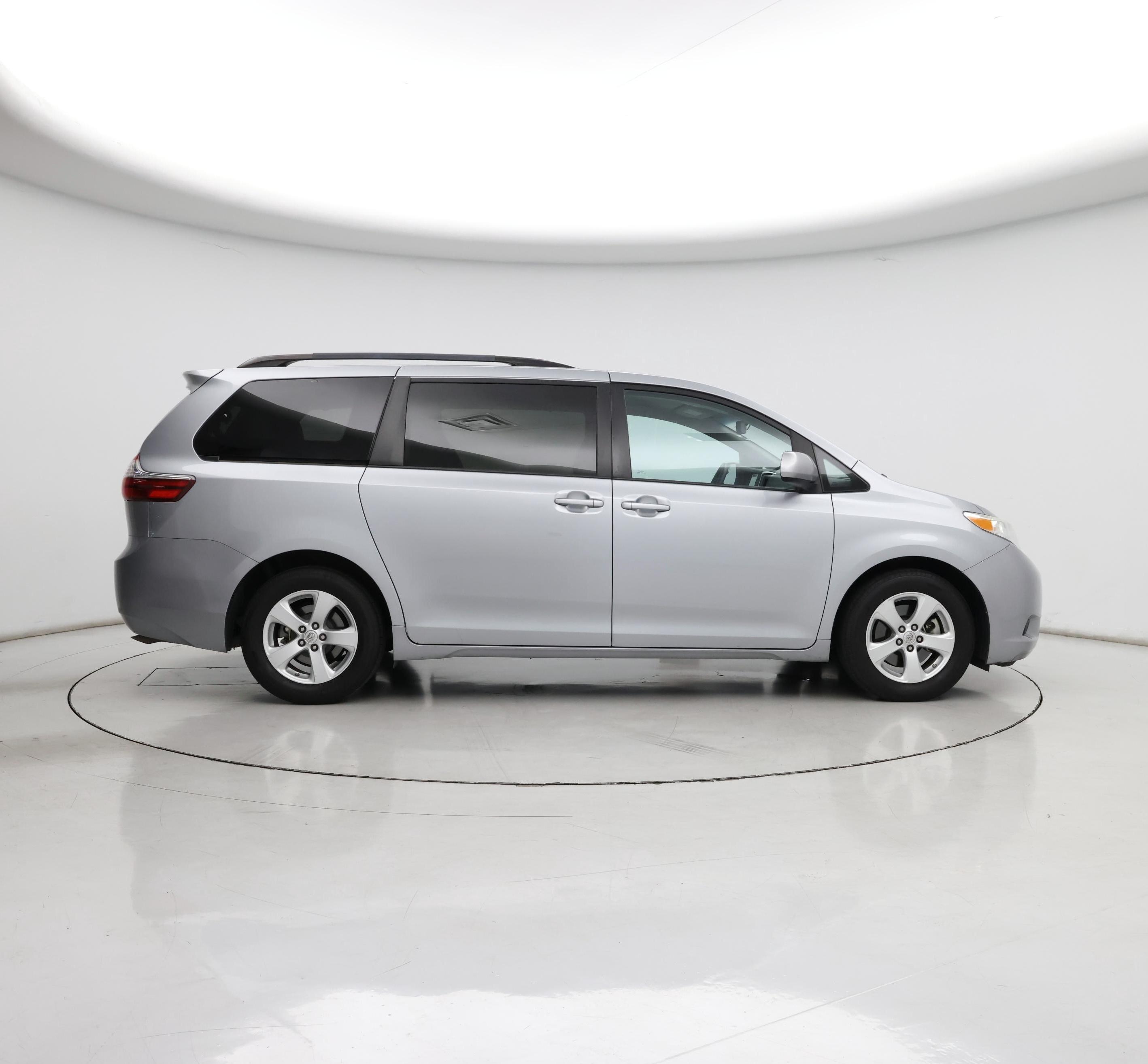 Thumbnail: 2015 Toyota Sienna - 7