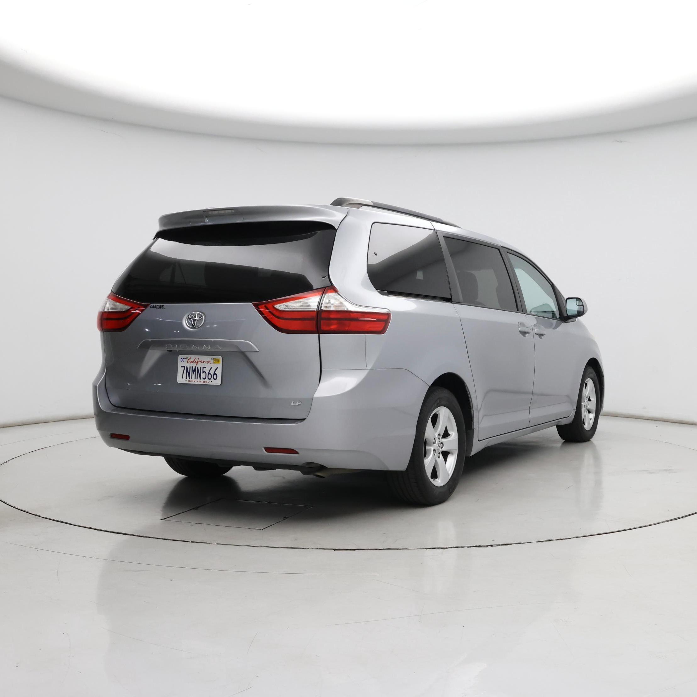 Thumbnail: 2015 Toyota Sienna - 8