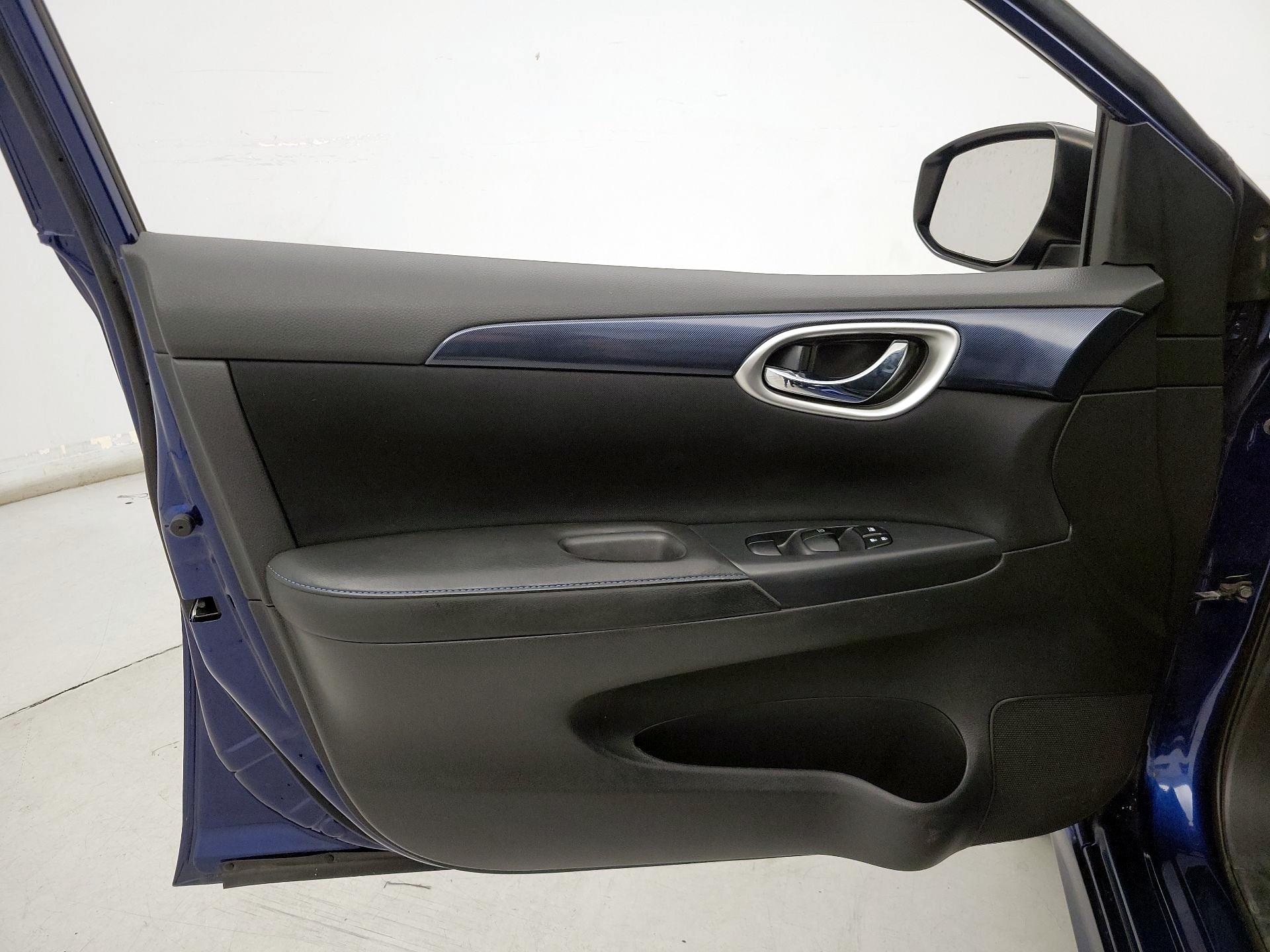 Thumbnail: 2016 Nissan Sentra - 12
