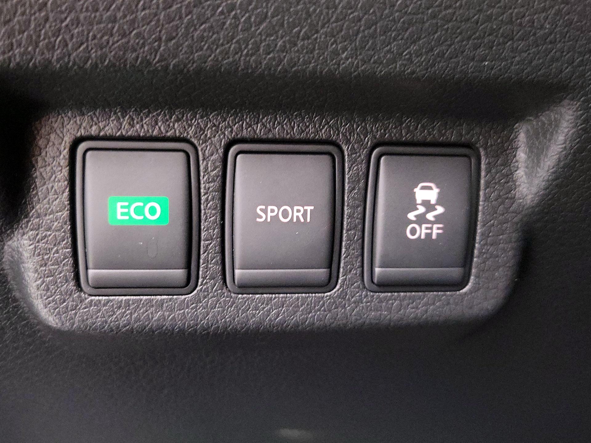 Thumbnail: 2016 Nissan Sentra - 13