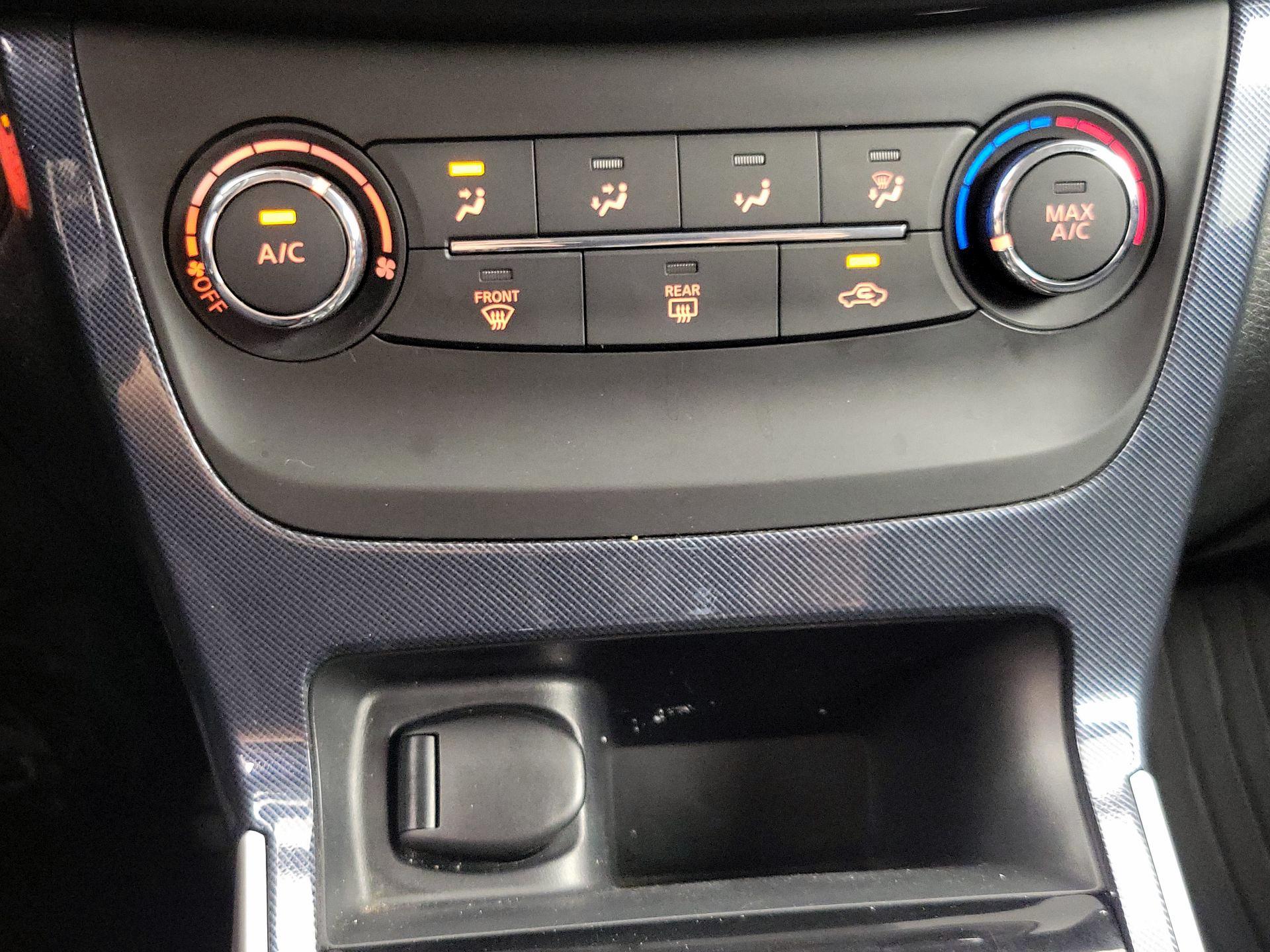 Thumbnail: 2016 Nissan Sentra - 16