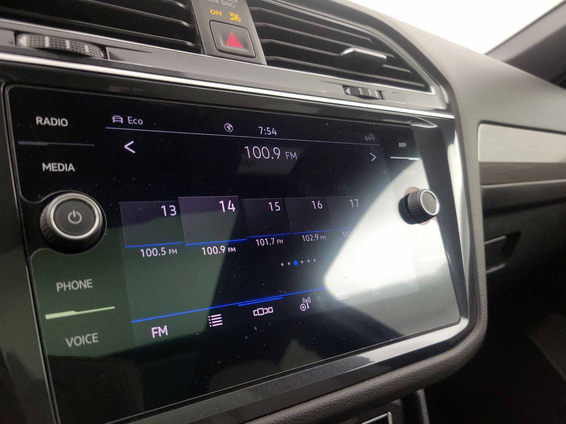 Thumbnail: 2021 Volkswagen Tiguan - 15