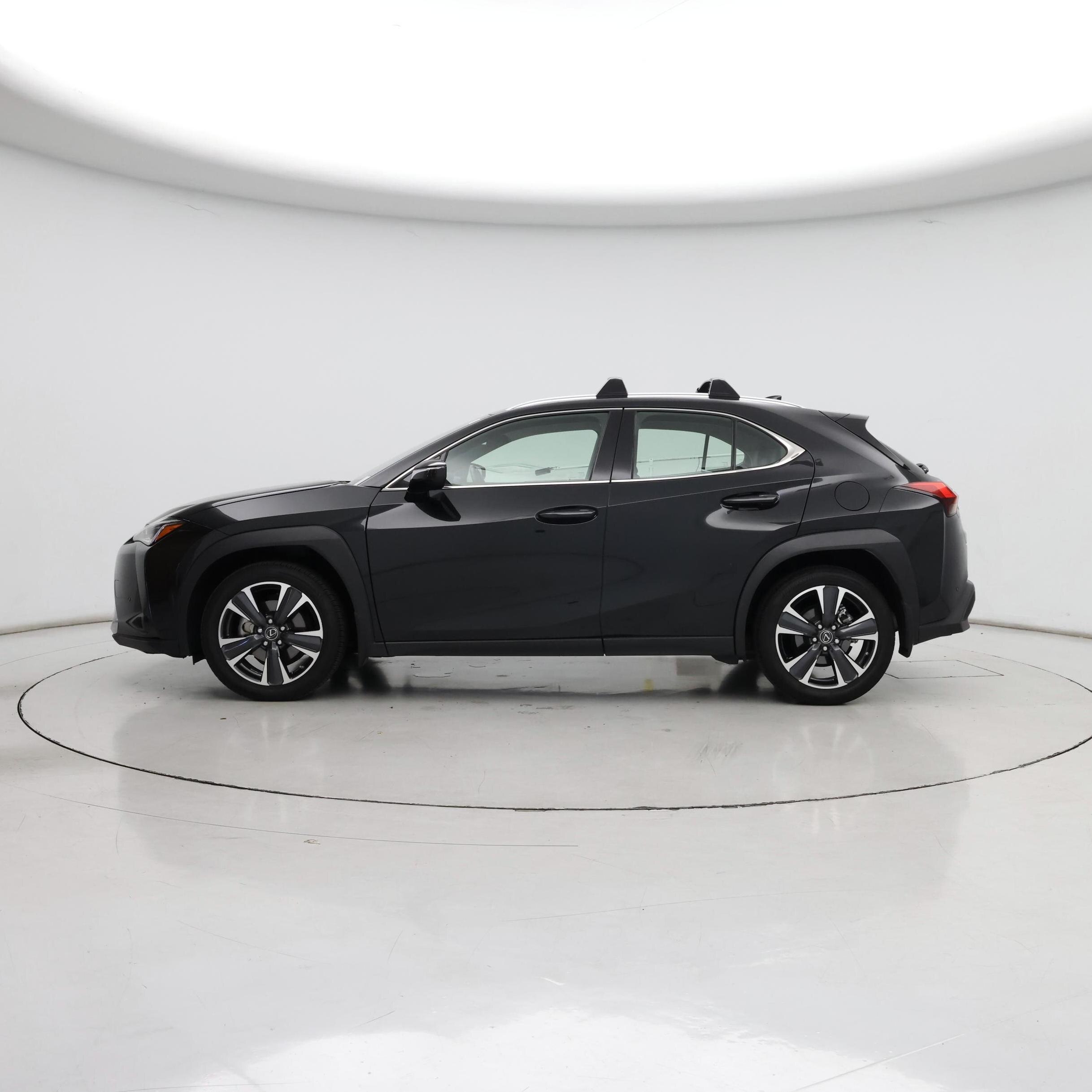 Thumbnail: 2021 Lexus UX - 3