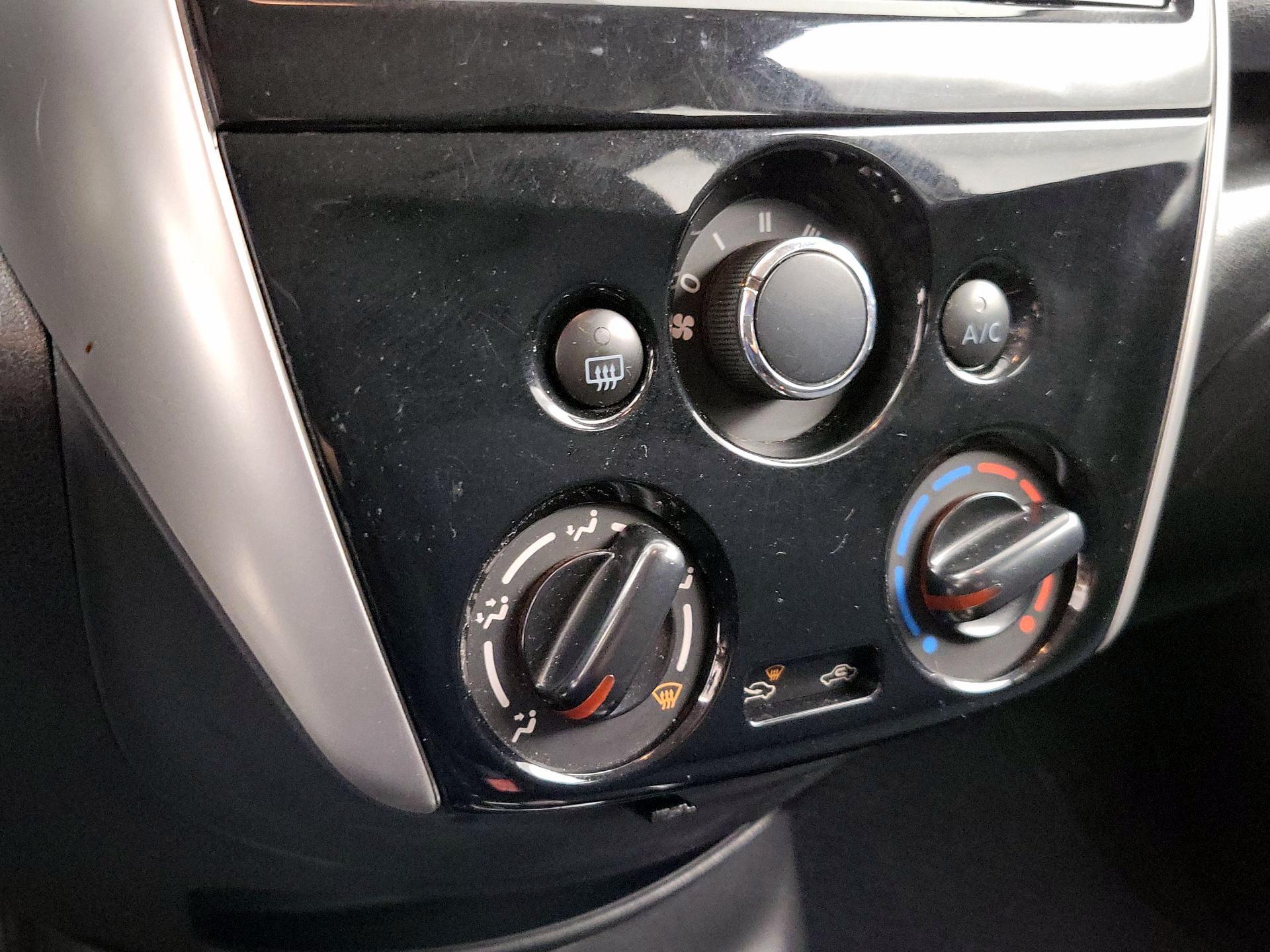 Thumbnail: 2015 Nissan Versa Note - 15
