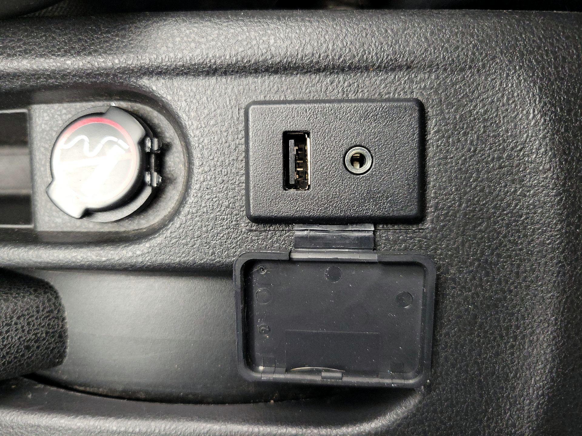 Thumbnail: 2015 Nissan Versa Note - 17