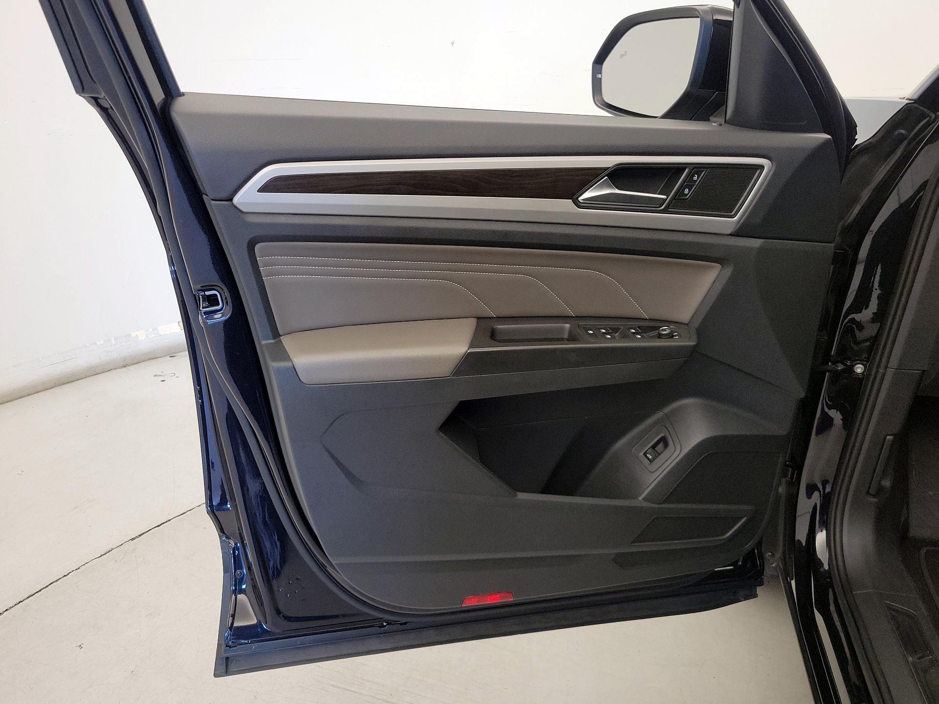 Thumbnail: 2023 Volkswagen Atlas - 12