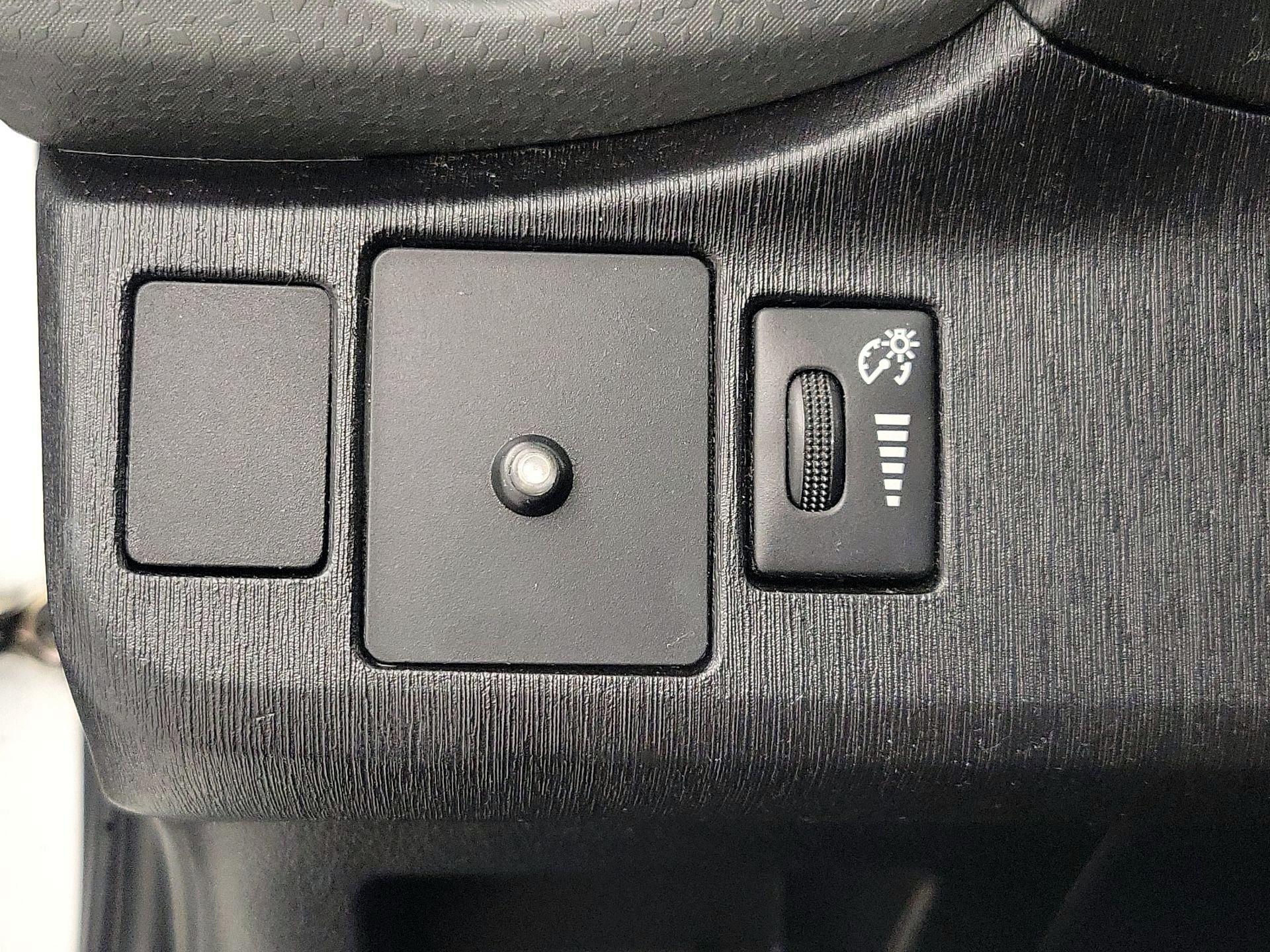 Thumbnail: 2014 Toyota Yaris - 13