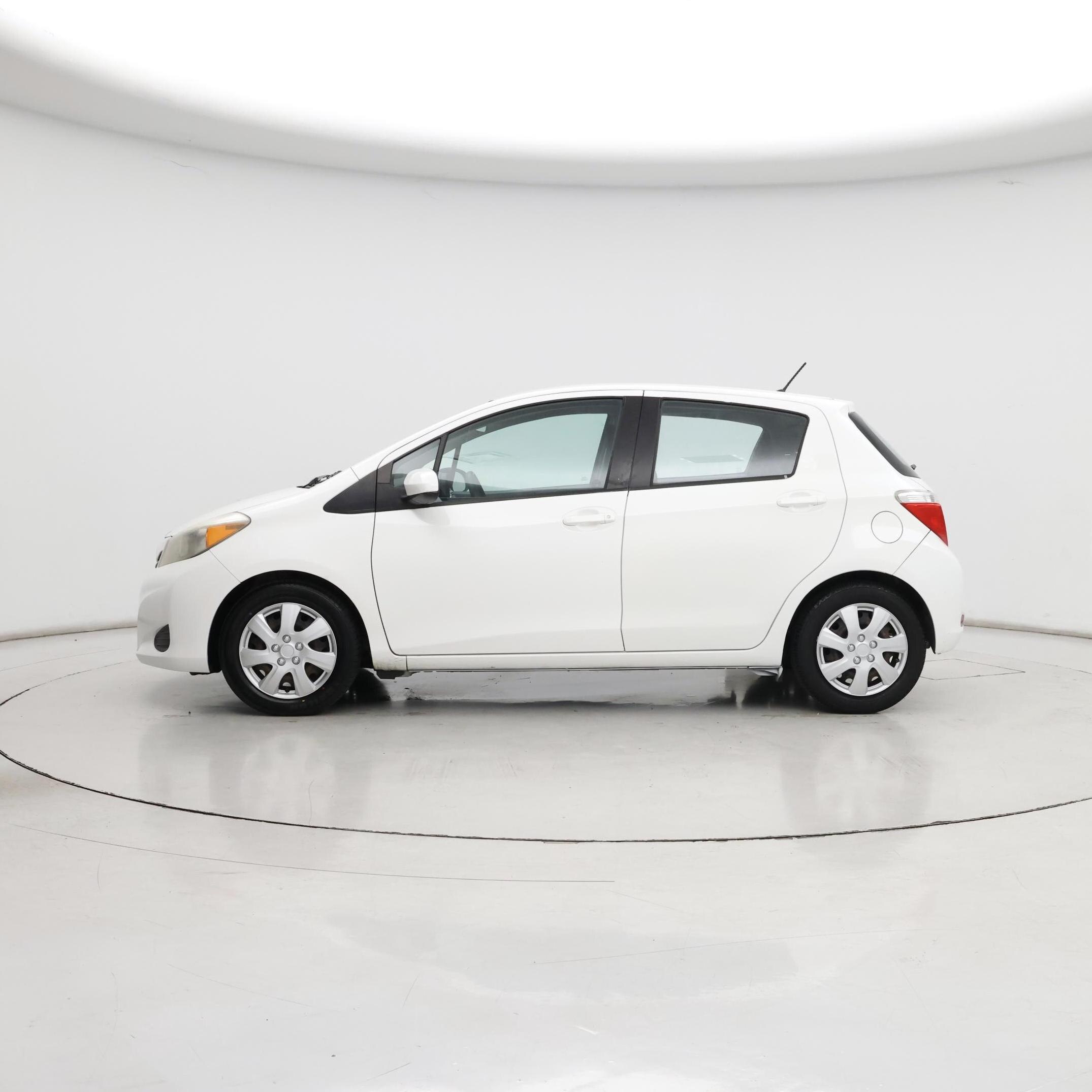 Thumbnail: 2014 Toyota Yaris - 3