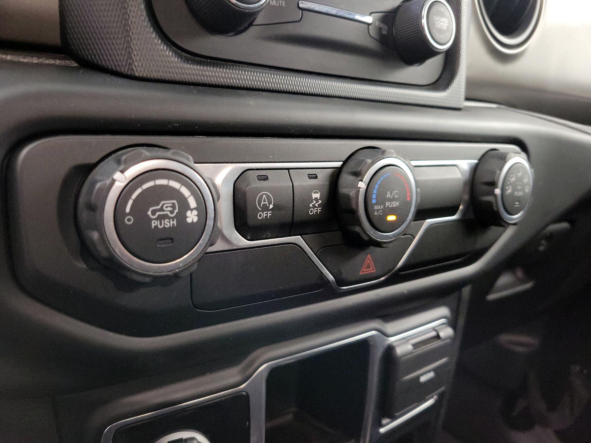Thumbnail: 2019 Jeep Wrangler - 16