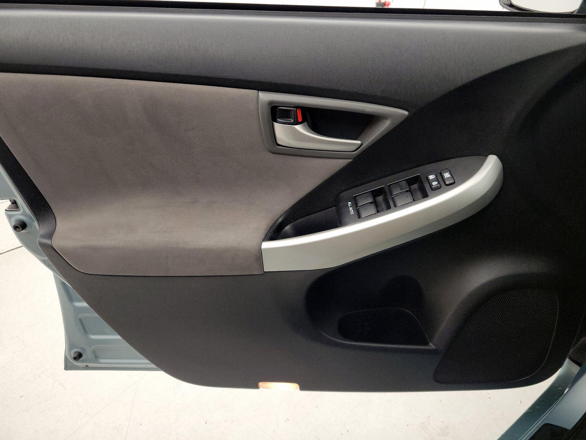 Thumbnail: 2015 Toyota Prius - 12