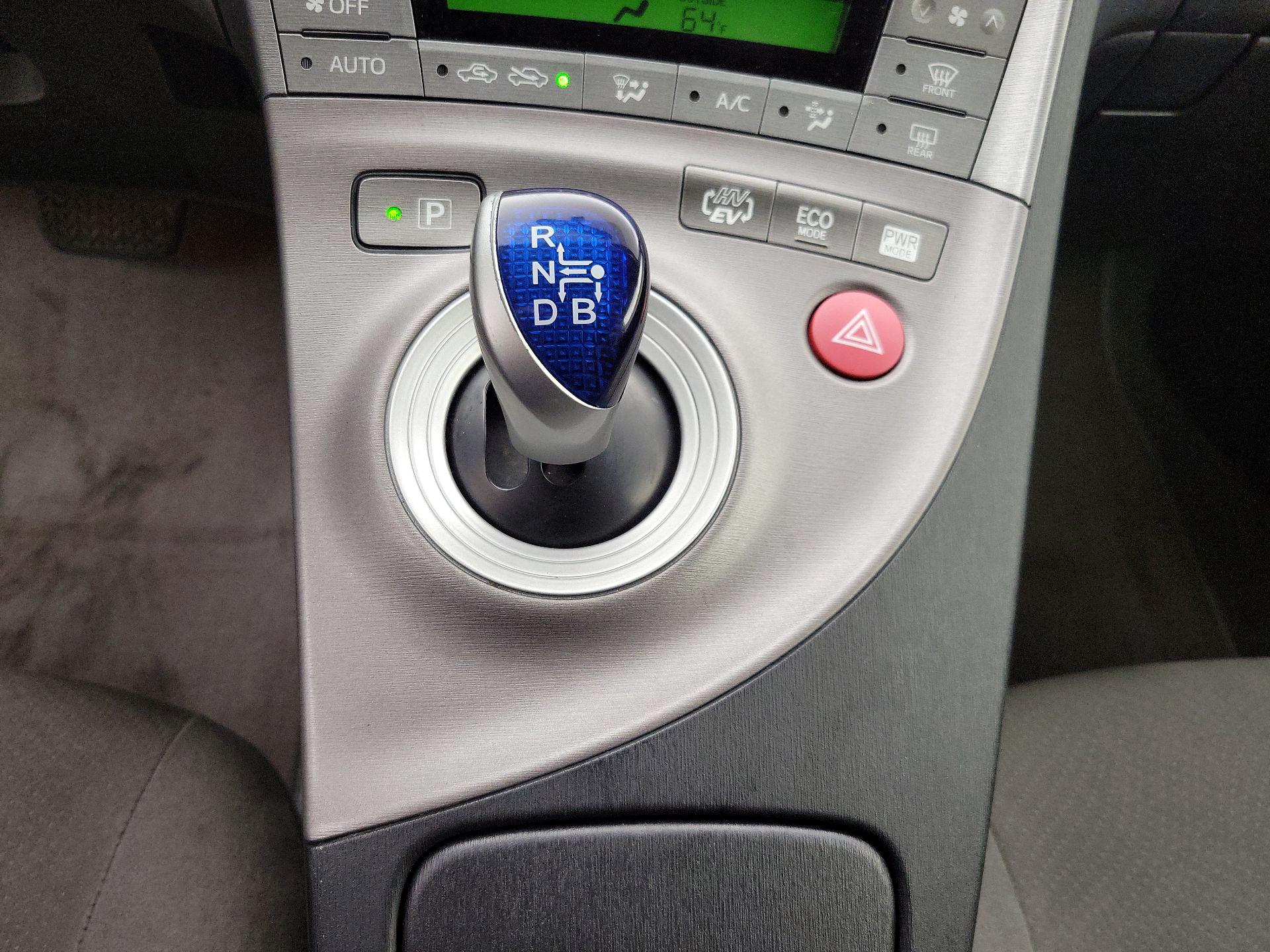 Thumbnail: 2015 Toyota Prius - 18