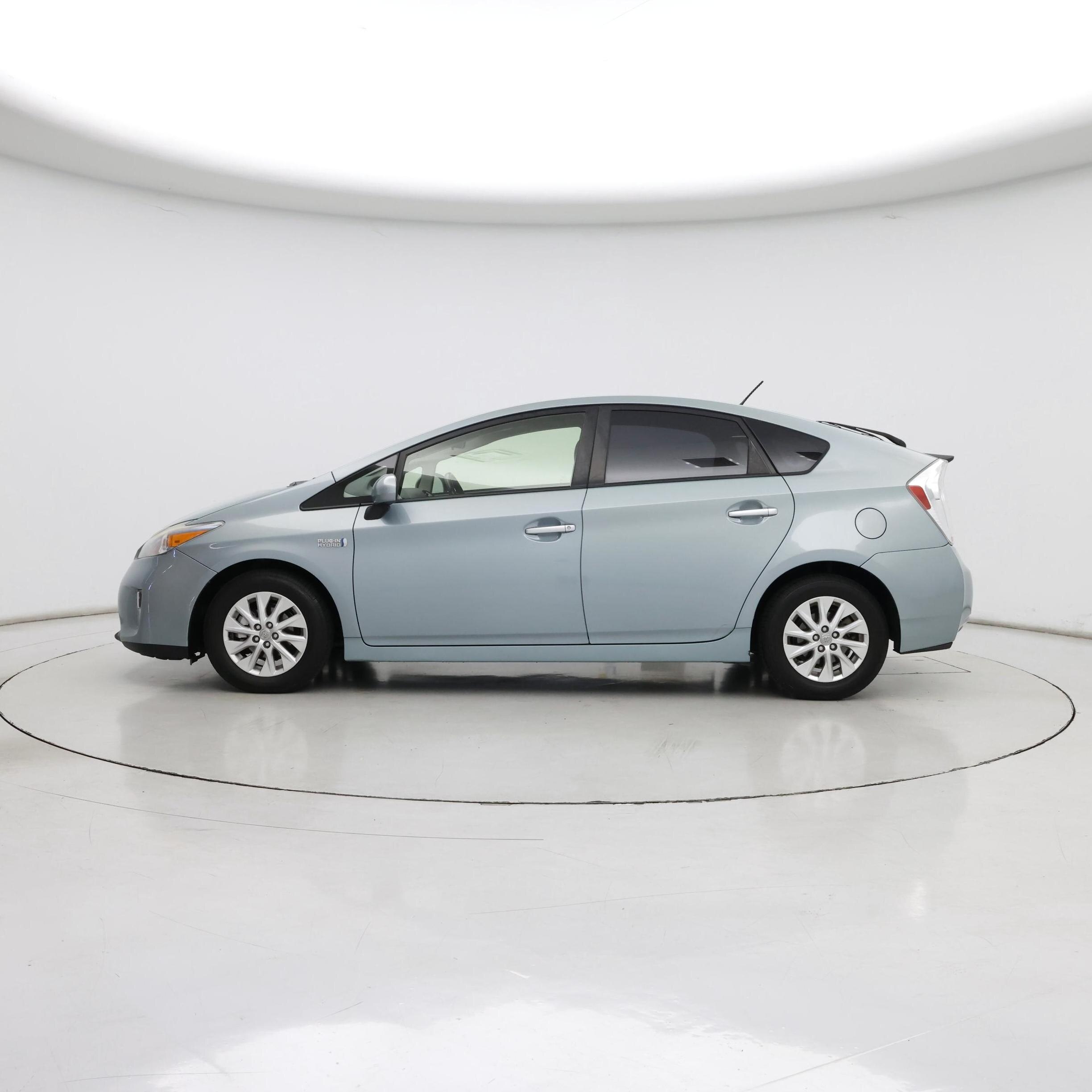 Thumbnail: 2015 Toyota Prius - 3