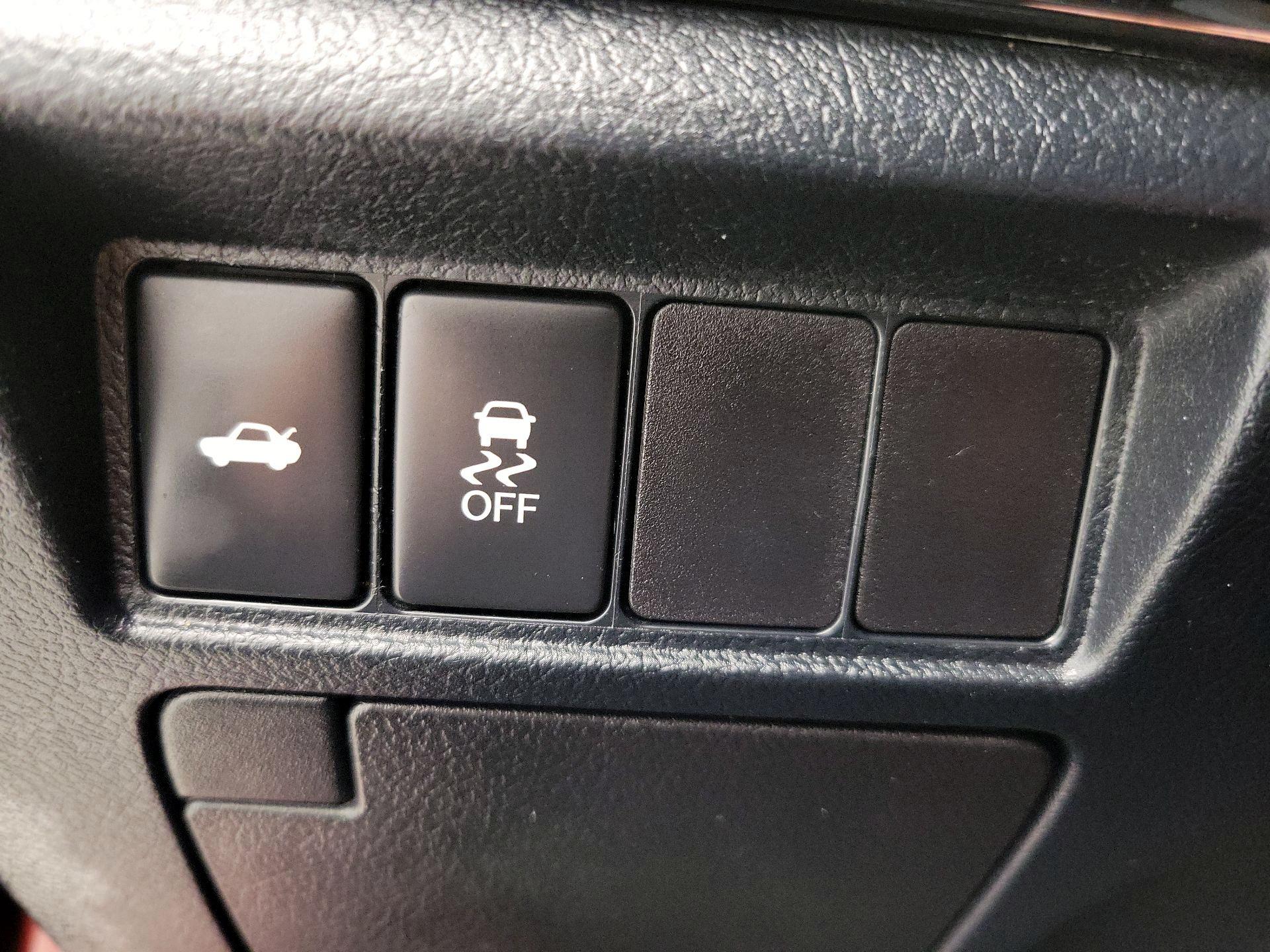 Thumbnail: 2015 Toyota Avalon - 13