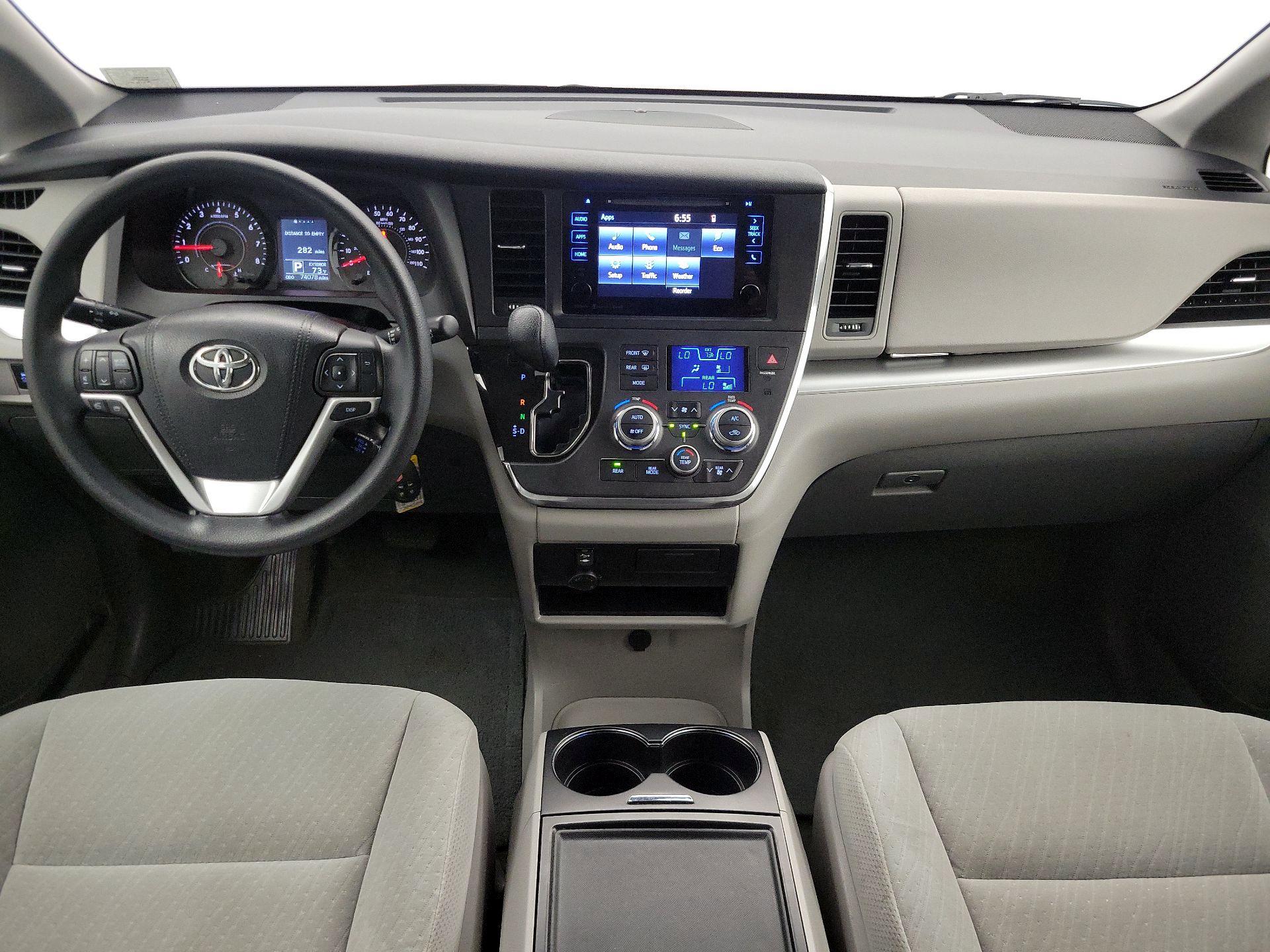 Thumbnail: 2017 Toyota Sienna - 9