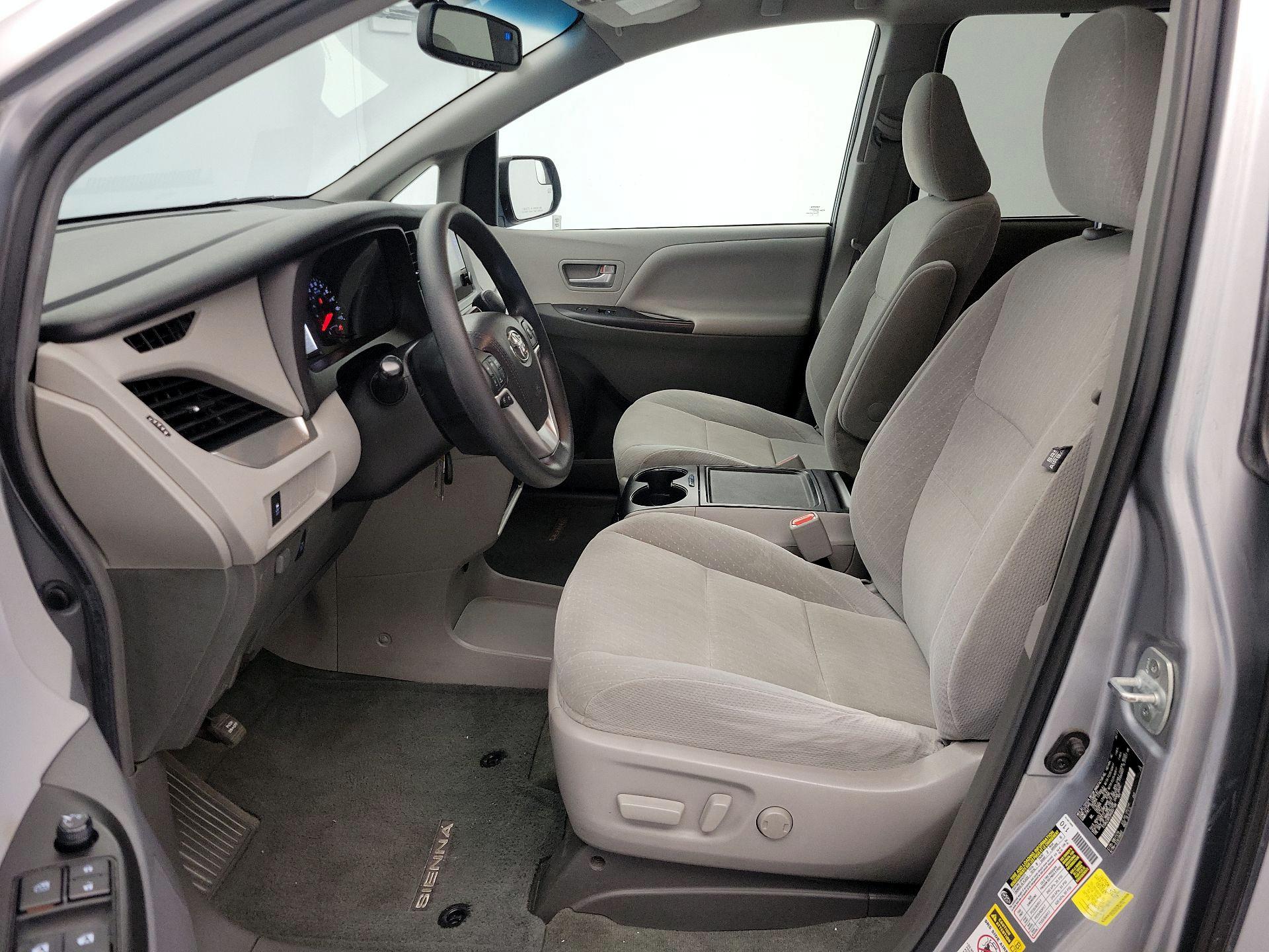 Thumbnail: 2017 Toyota Sienna - 11