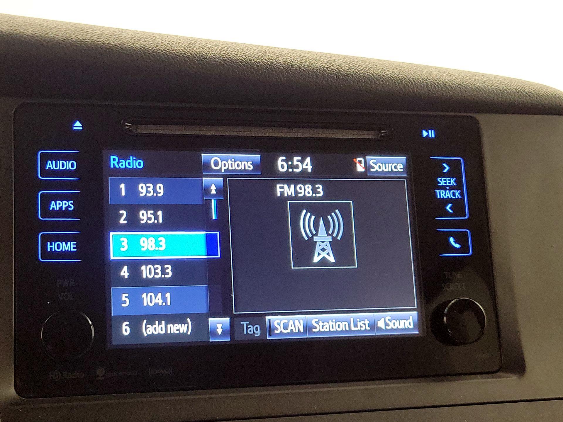 Thumbnail: 2017 Toyota Sienna - 15