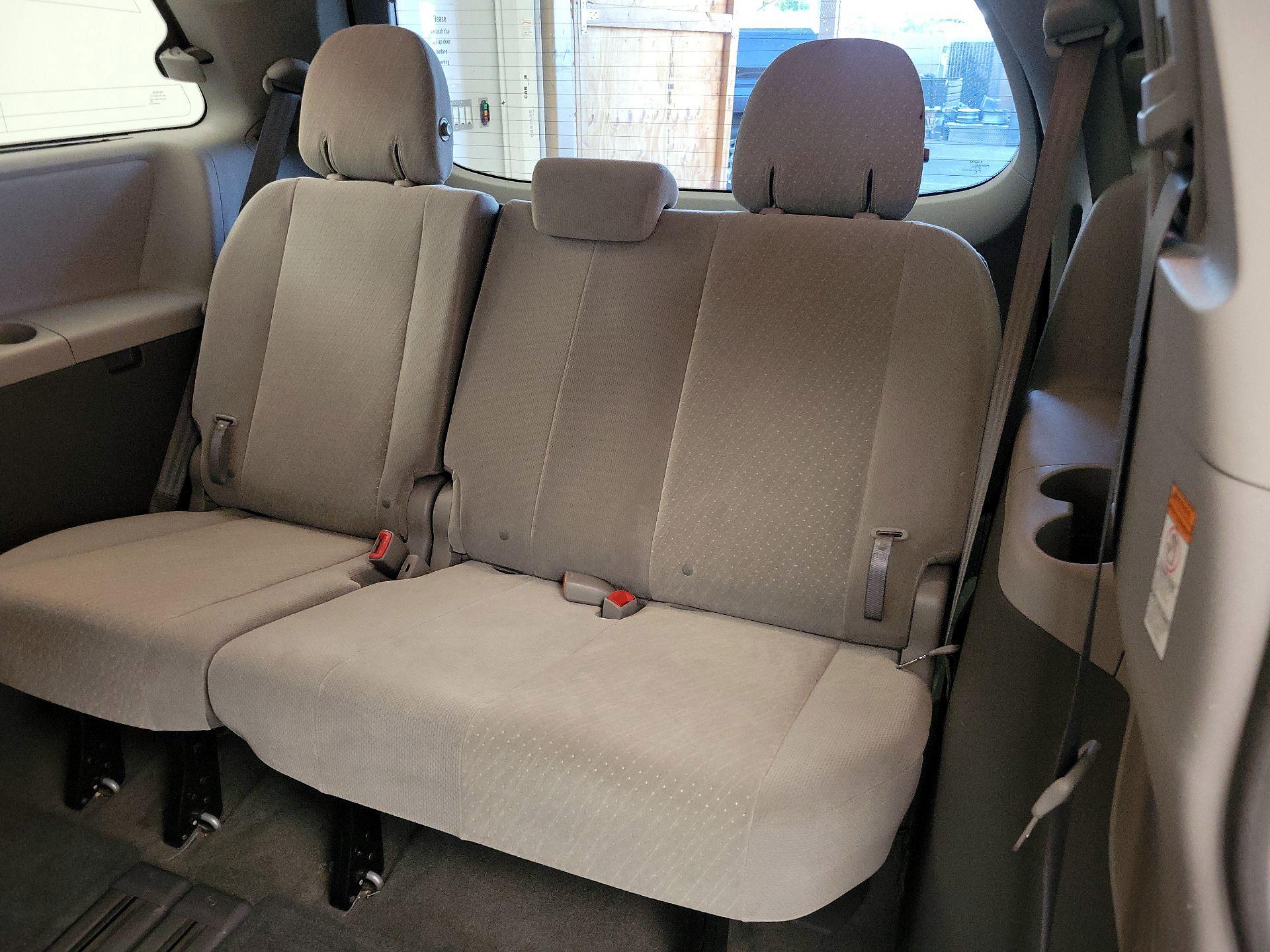 Thumbnail: 2017 Toyota Sienna - 20